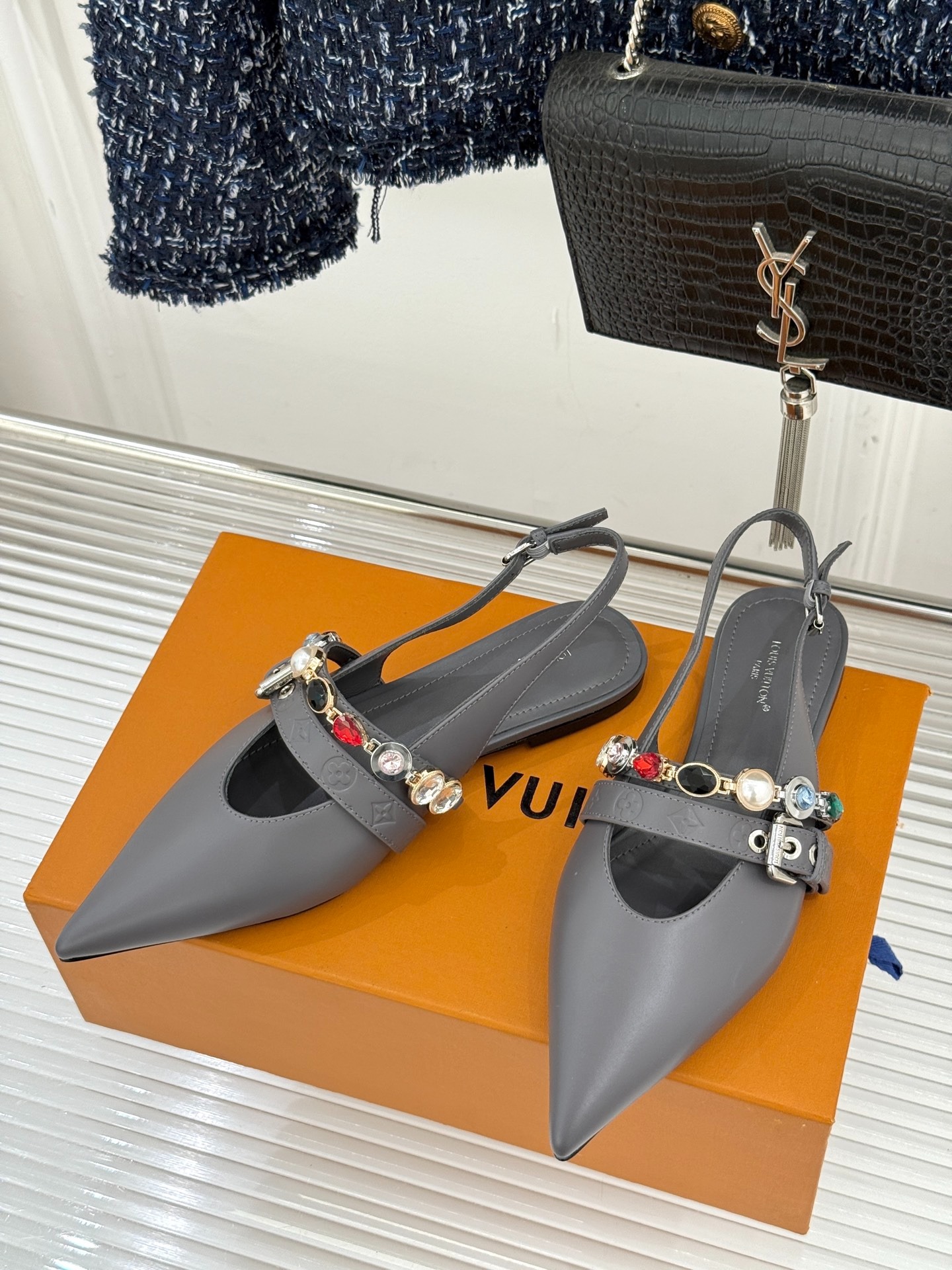 루이비통 신상 체인 스틸레토 샌들