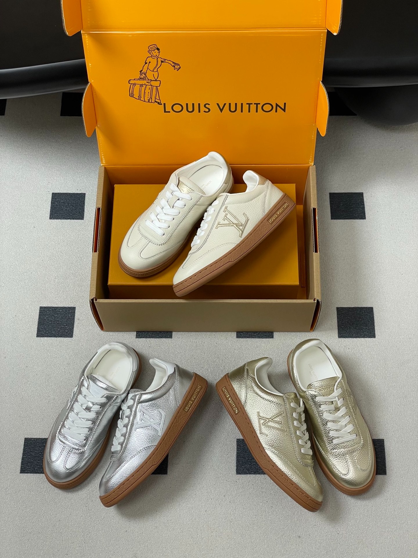 루이비통 신상 통굽 스니커즈