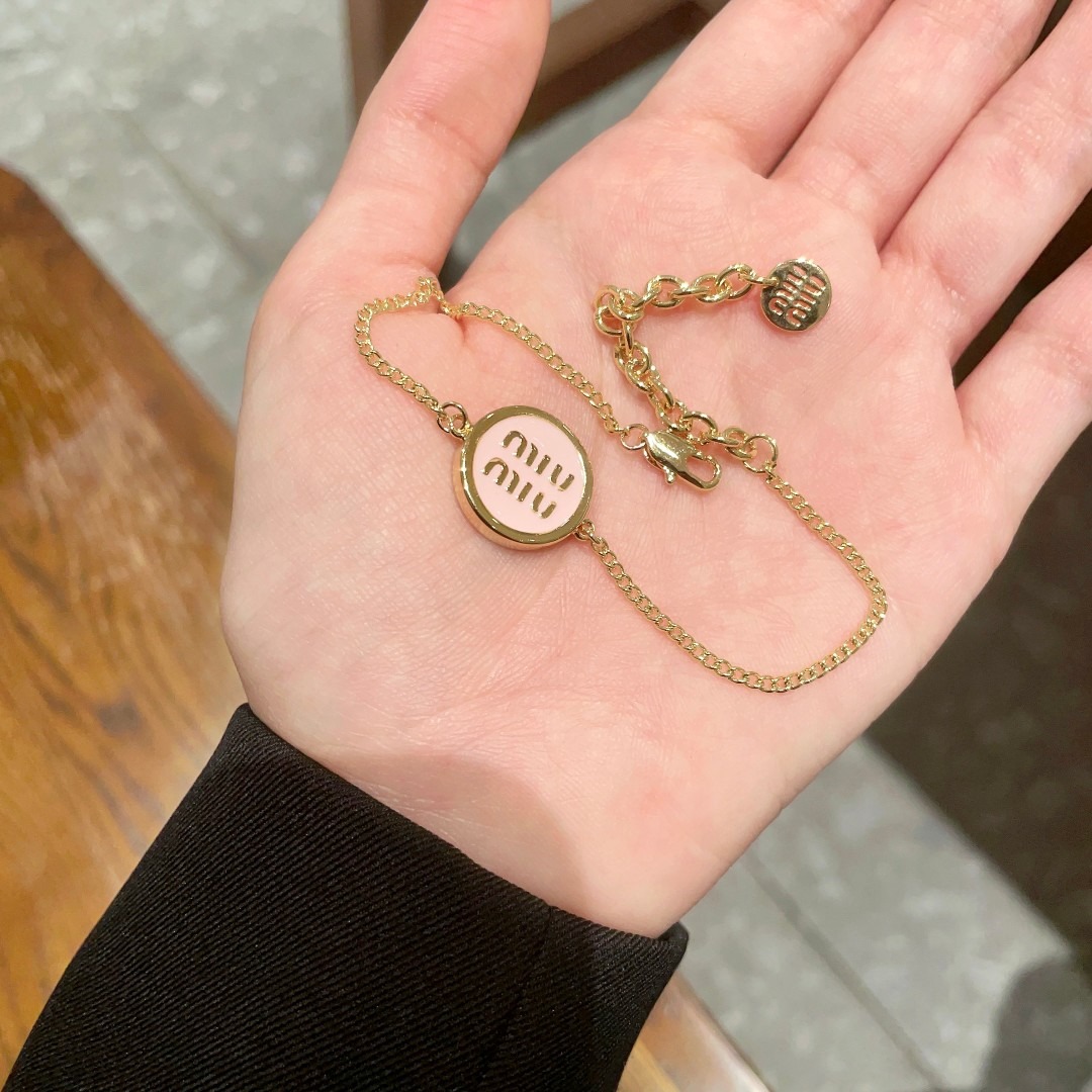 미우미우 레터링 팔찌