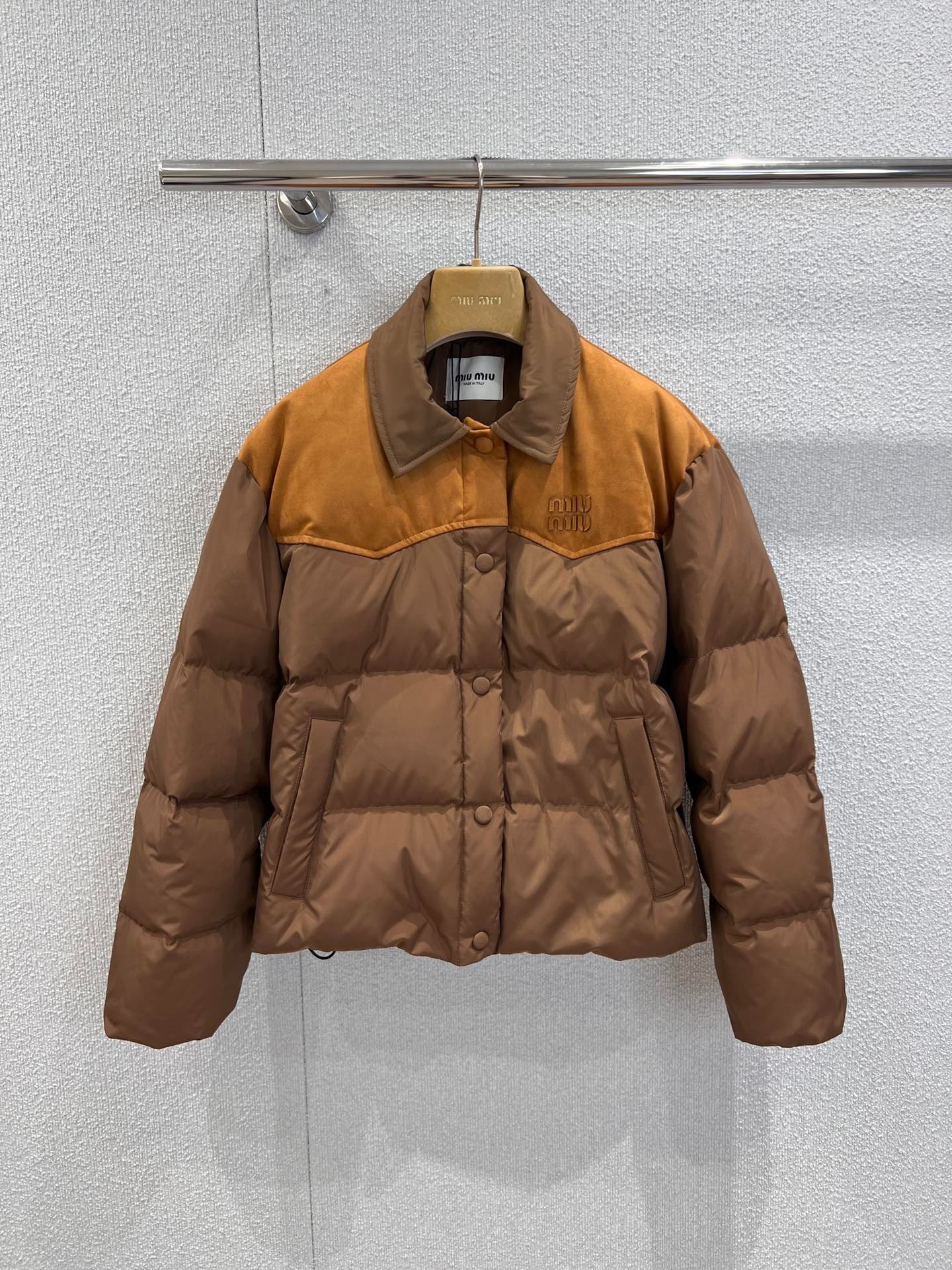 미우미우 25Fw 신상 마이크로 다운 점퍼