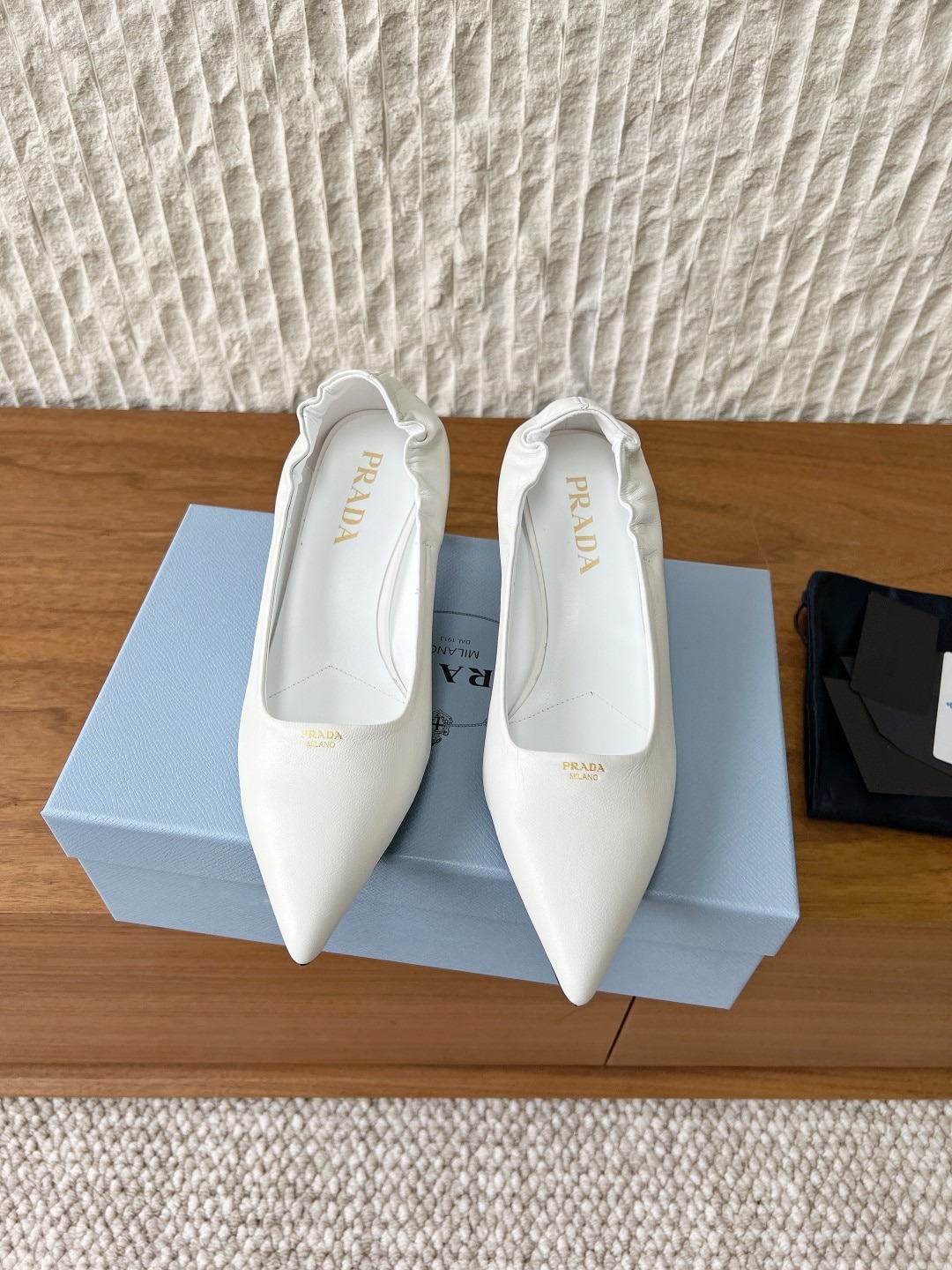 프라다 26ss 펌프스 단화