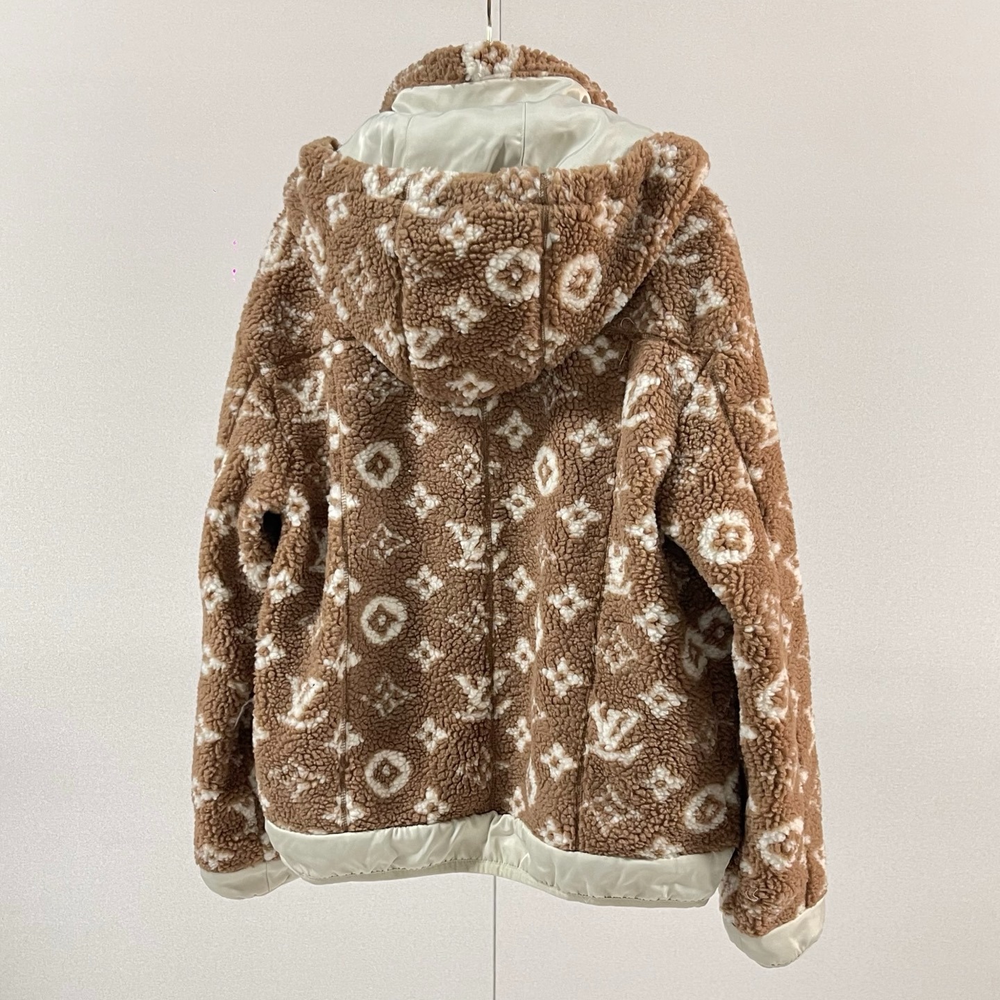 루이비통 스키 컬렉션 후드 램스울점퍼