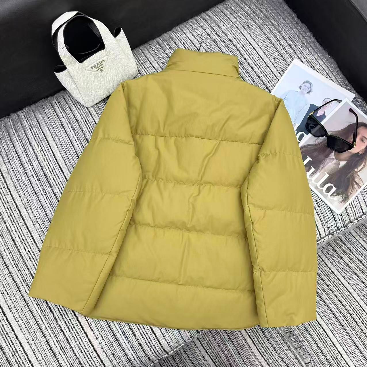 프라다 신상 하이넥 패딩 자켓