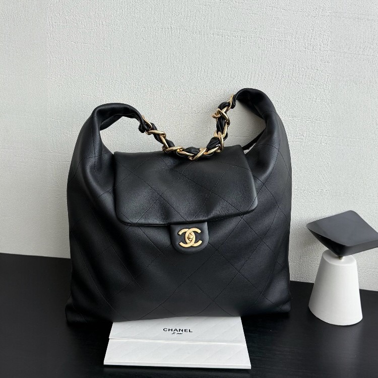 샤넬 25k 맥시 호보 백 골드 메탈 블랙