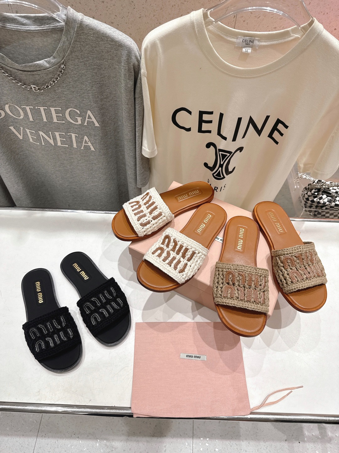 미우미우 26ss 신상 플랫 샌들