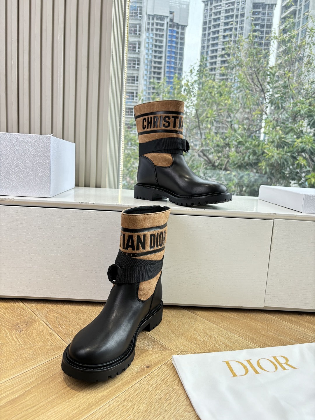 디올 25 첼시 앵클부츠