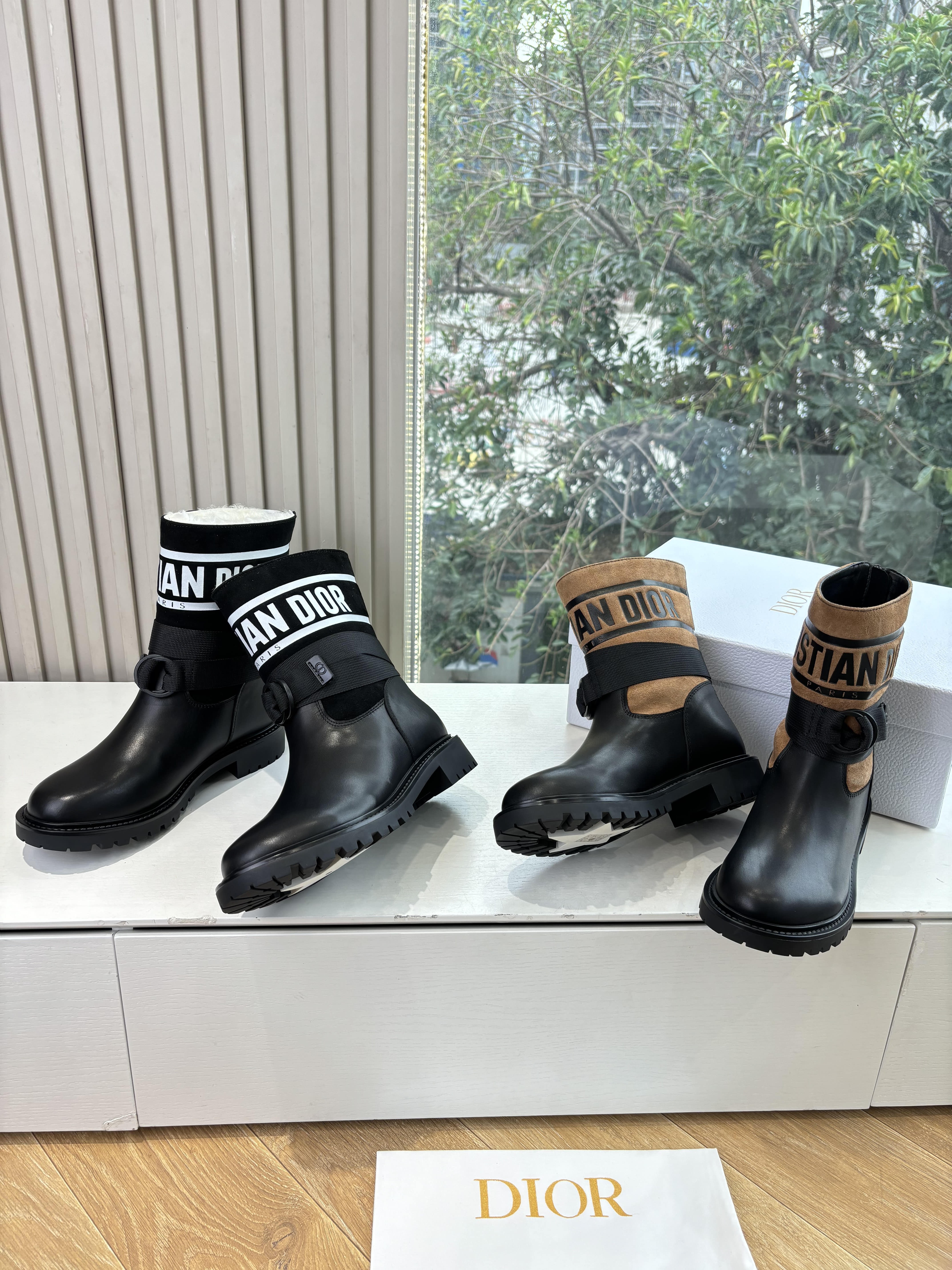 디올 25 첼시 앵클부츠