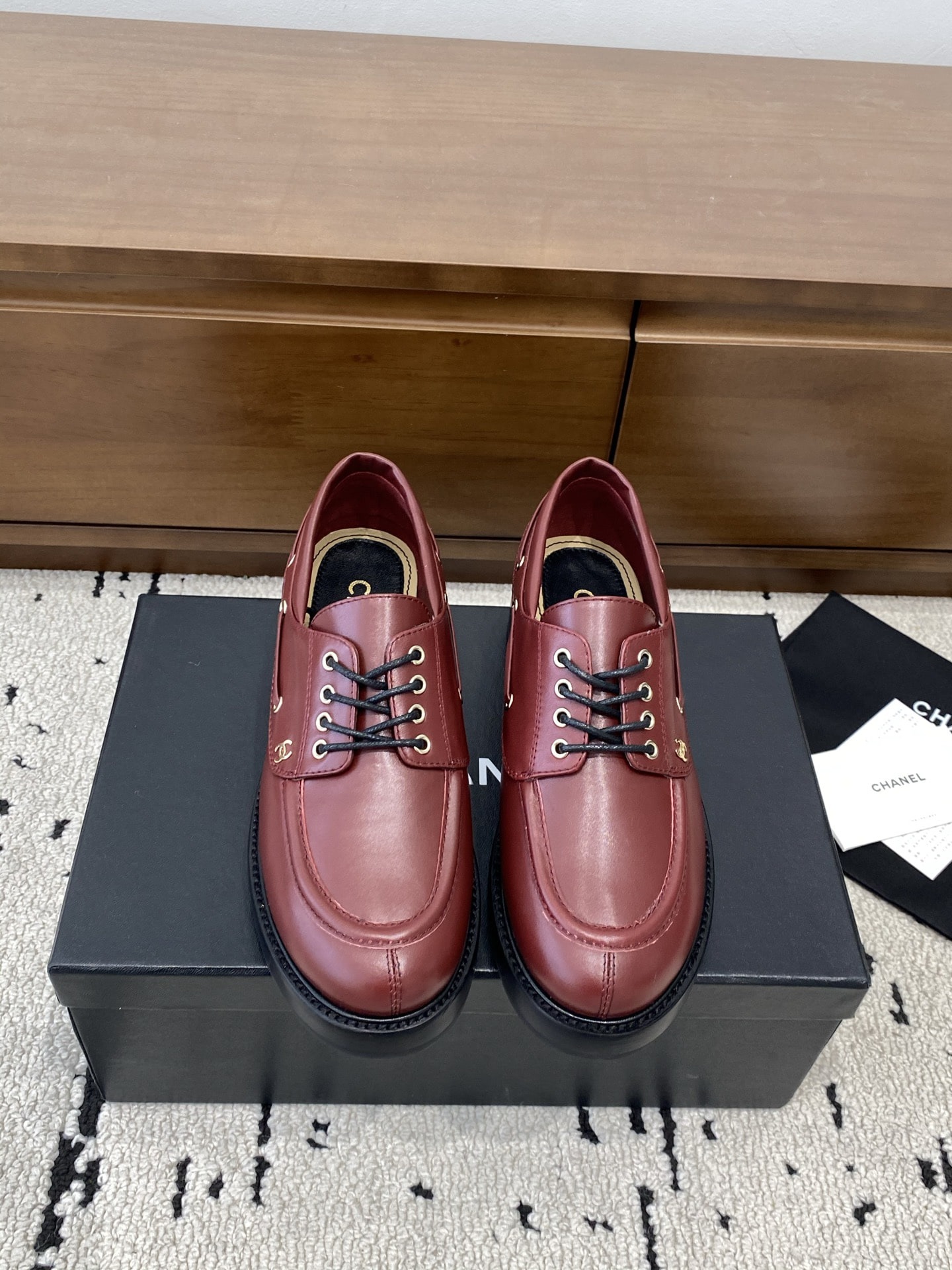 샤넬 26 신상 레이스업 로퍼