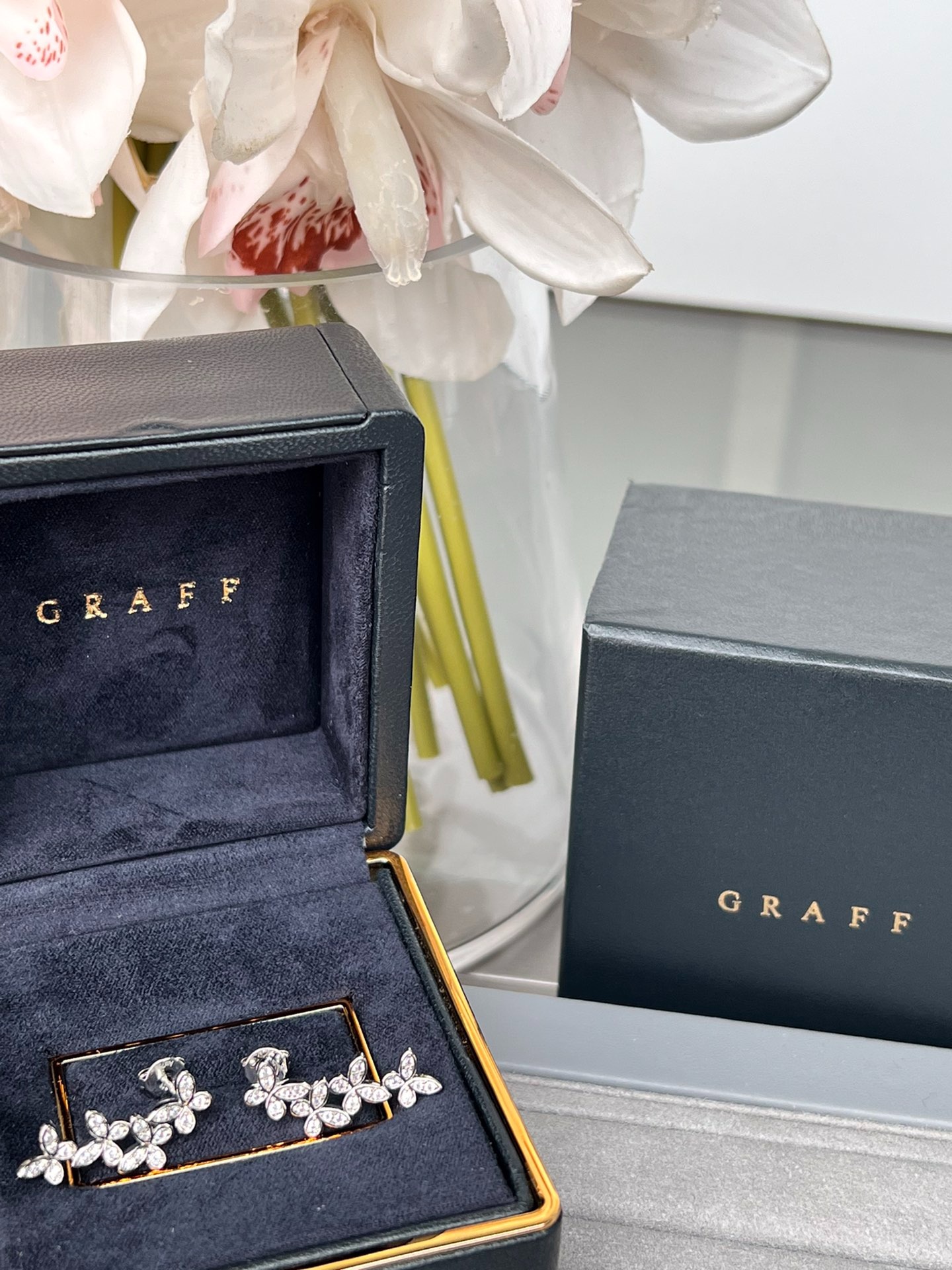 그라프 버터플라이 이어링