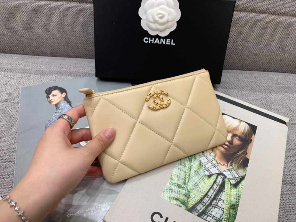 샤넬 19 스몰 파우치 AP1059 