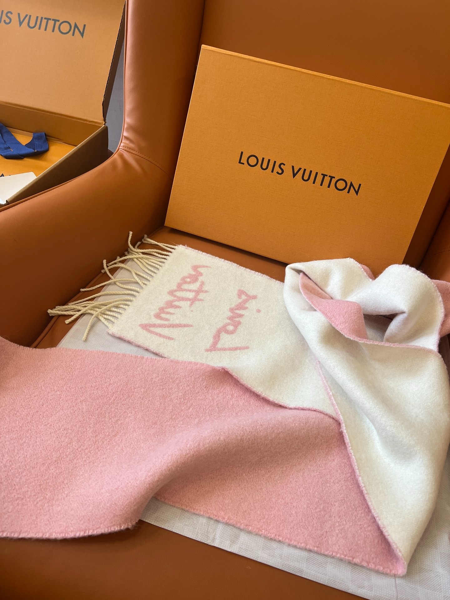 루이비통 겨울 신상 앙고라 머플러