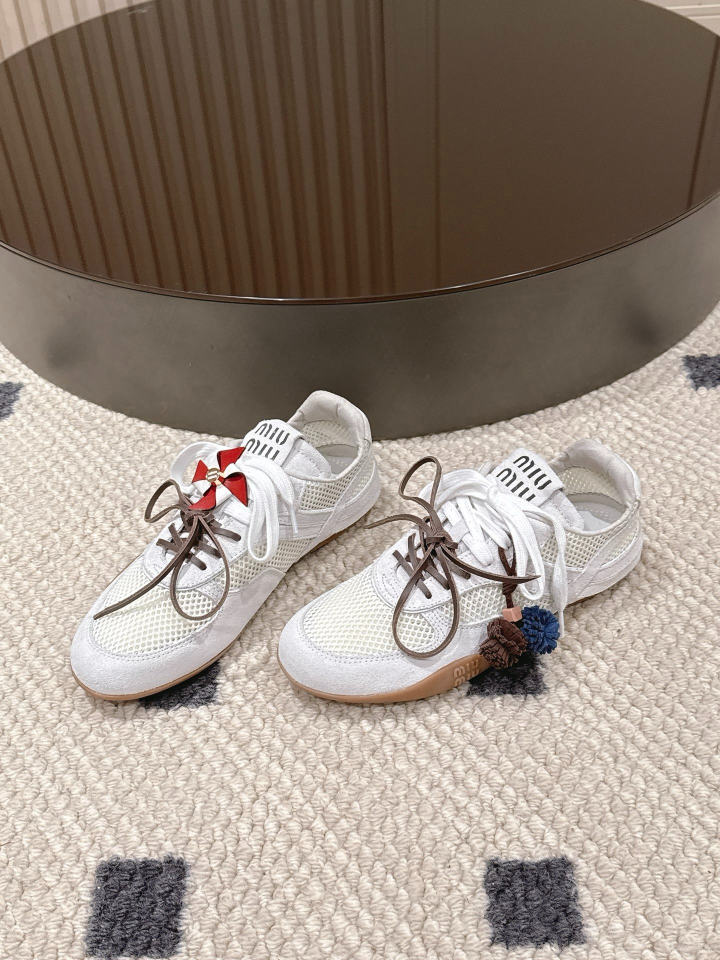 미우미우 신상 매쉬 스니커즈