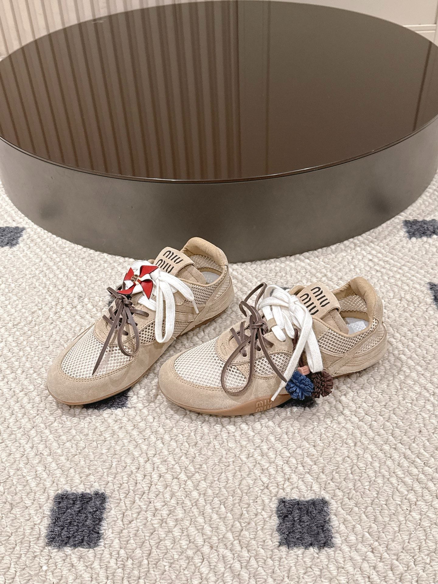 미우미우 신상 매쉬 스니커즈