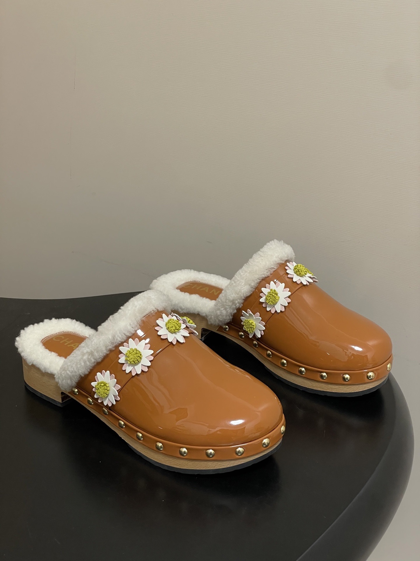 샤넬 신상 샤무드 클래식 울 슬리퍼