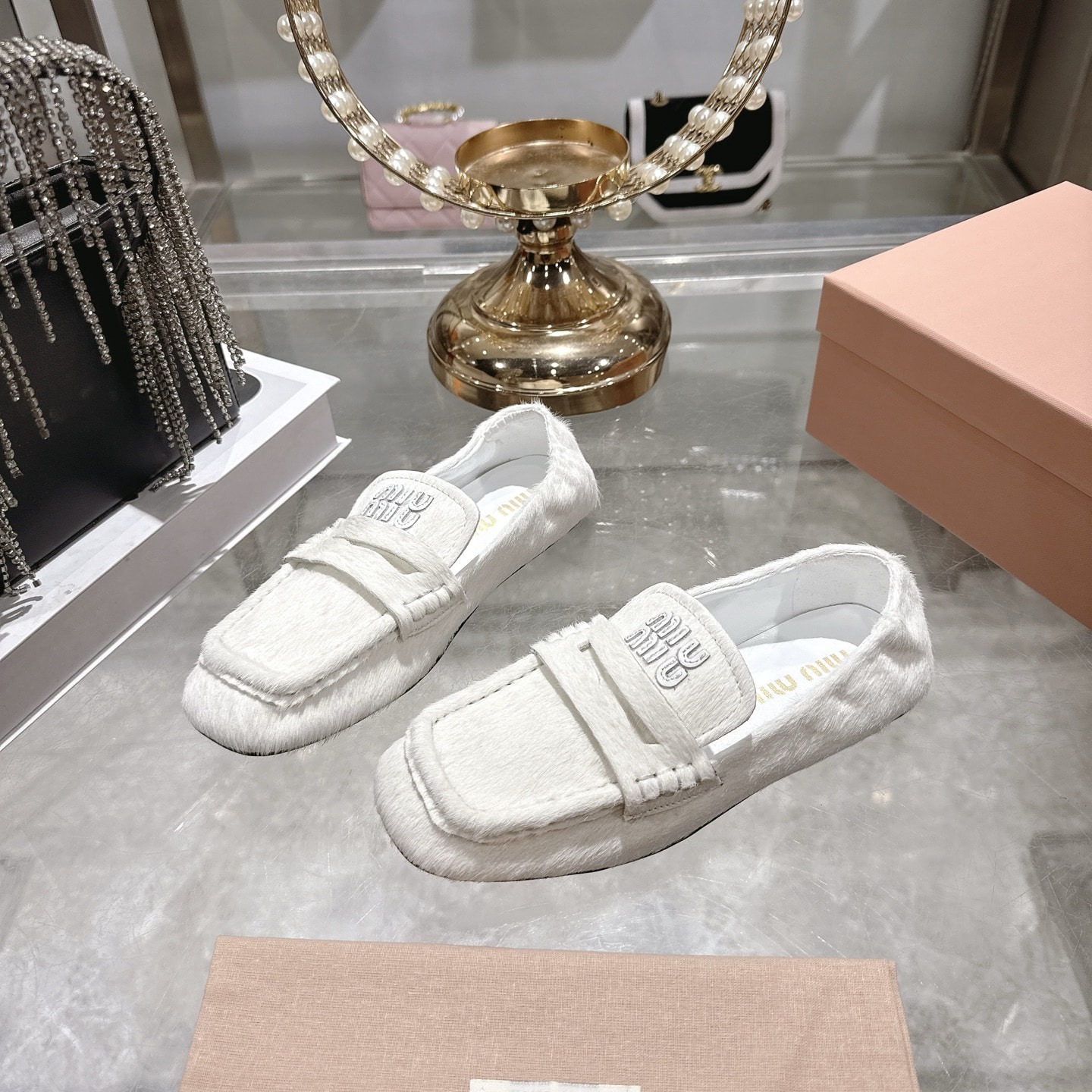 미우미우 26 신상 원터치 슬립온 플랫