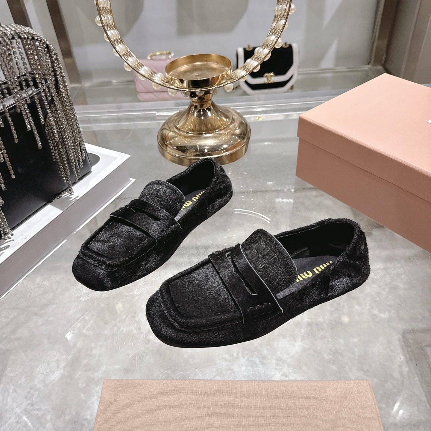 미우미우 26 신상 원터치 슬립온 플랫