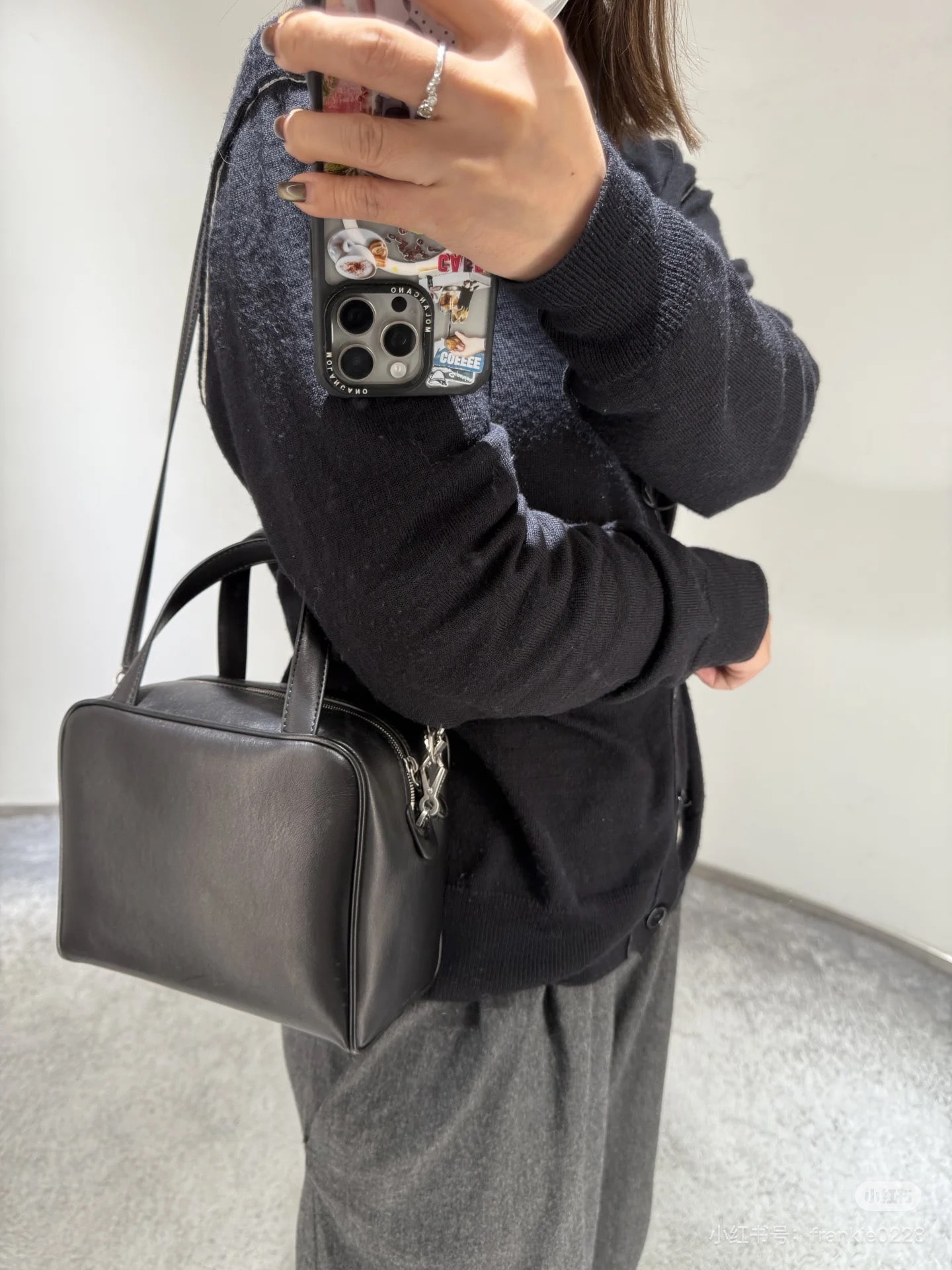 더로우 블랙 레이 도트백