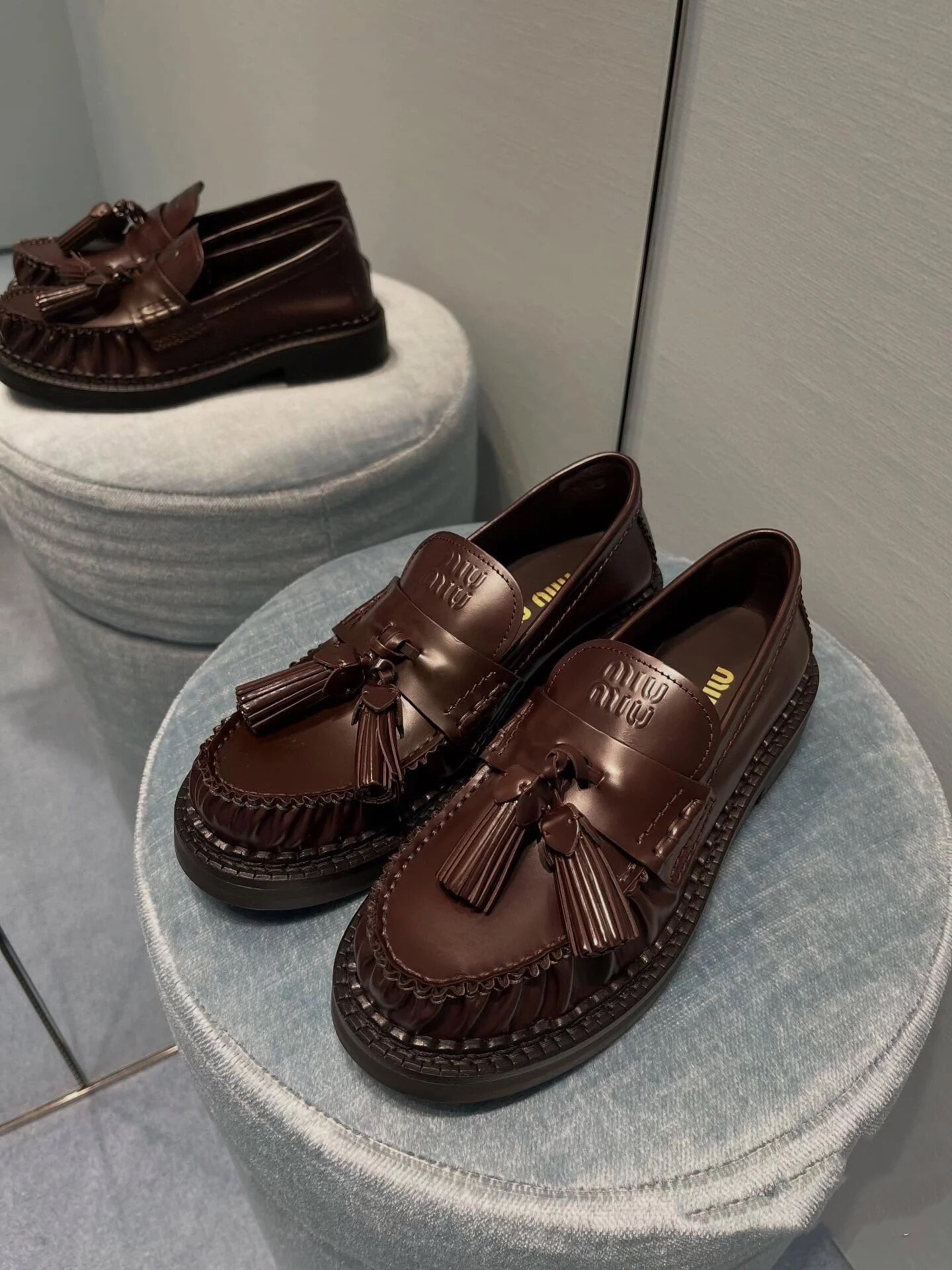 미우미우 26 신상 태슬 로퍼