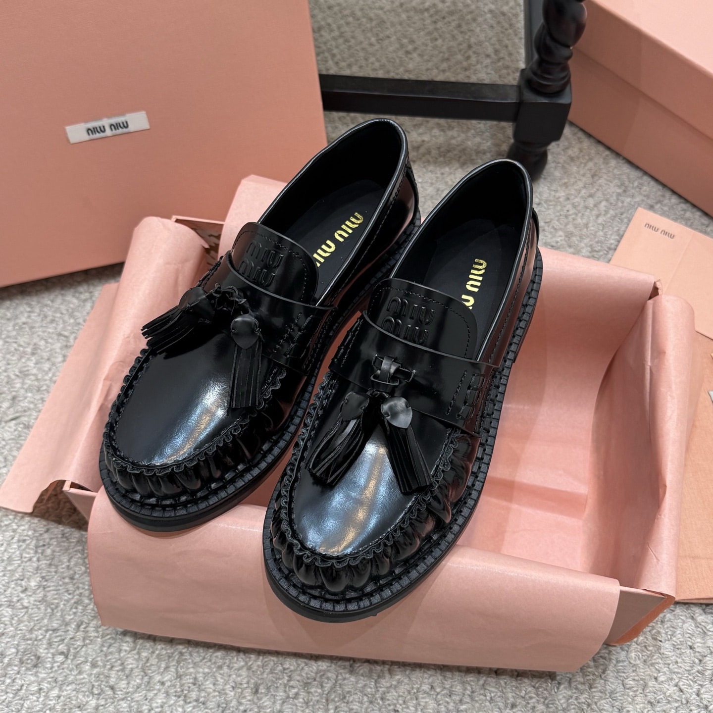 미우미우 26 신상 태슬 로퍼