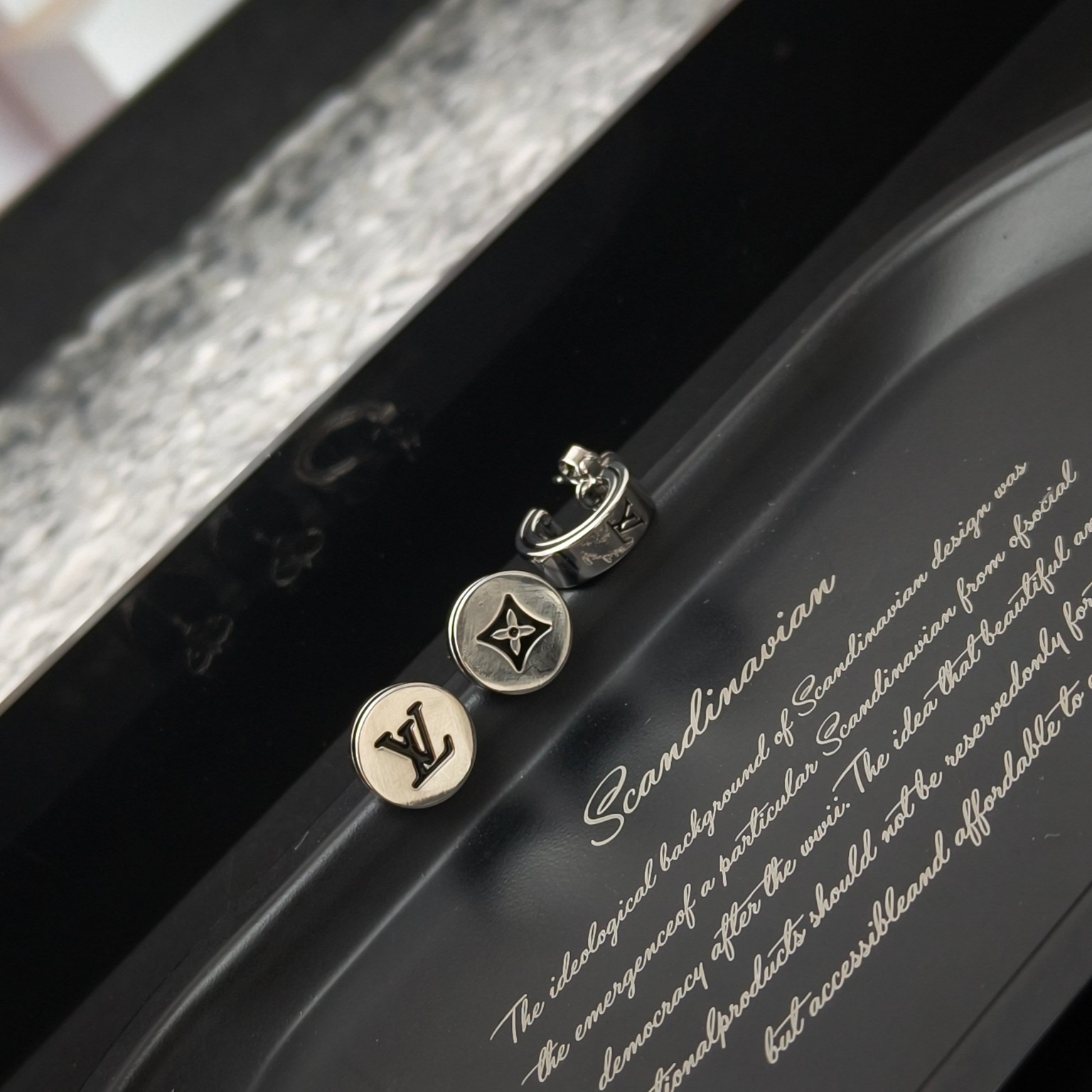 루이비통 테일러 귀걸이