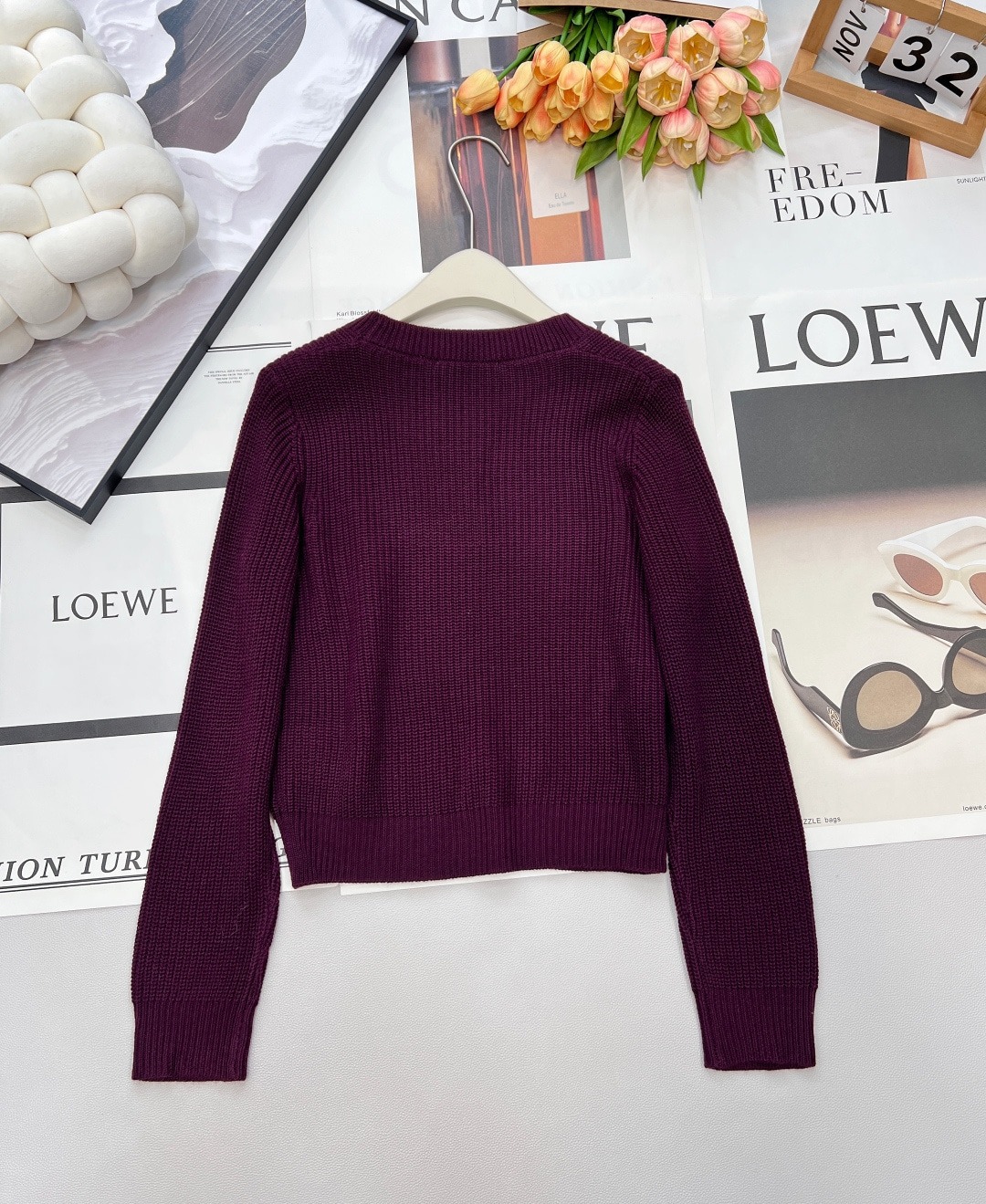 미우미우 레터링 패치 긴팔 니트