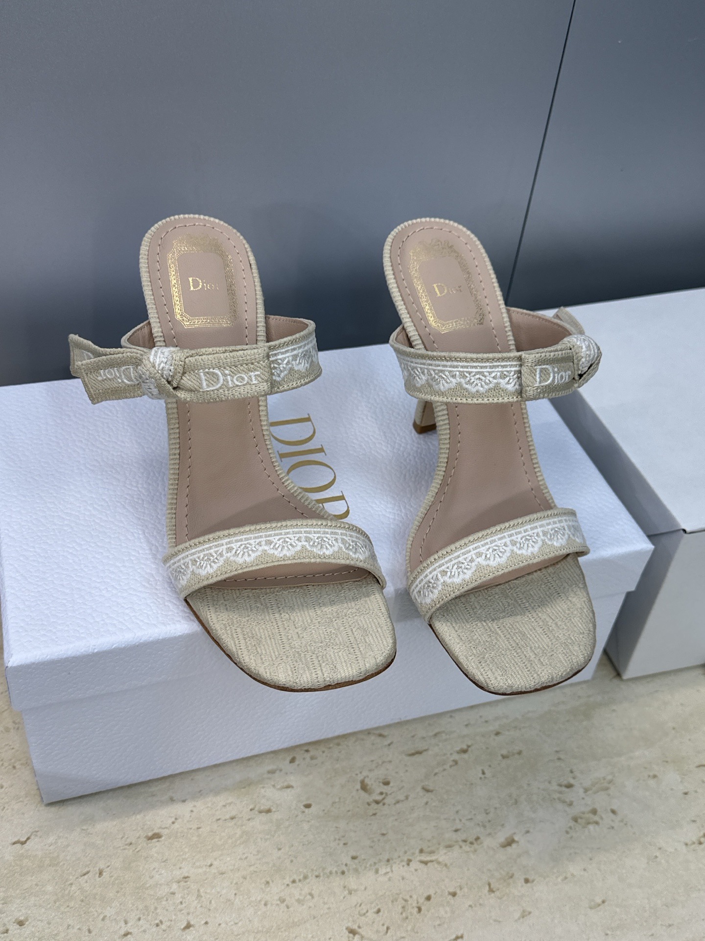 디올 26 신상 디웨이 뮬 힐