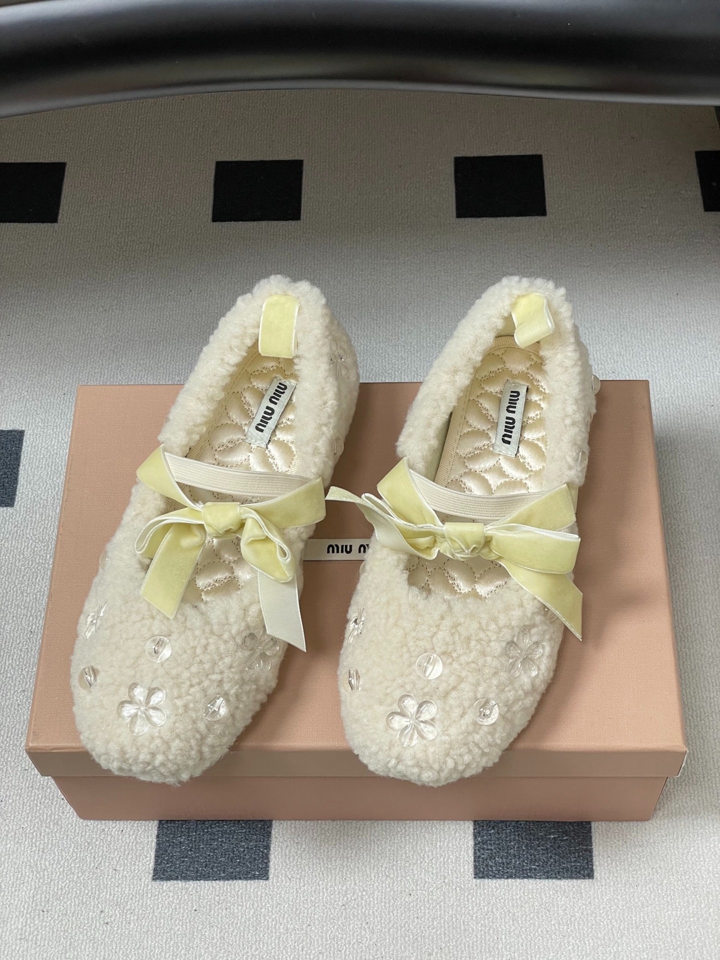 미우미우 리본 메리제인 양털 발레화