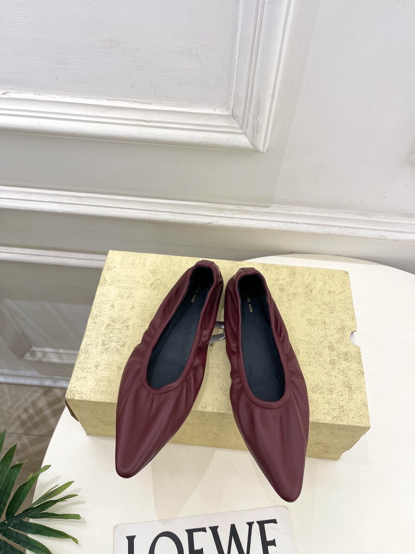 더로우 26 봄여름 신상 스틸레토 플랫