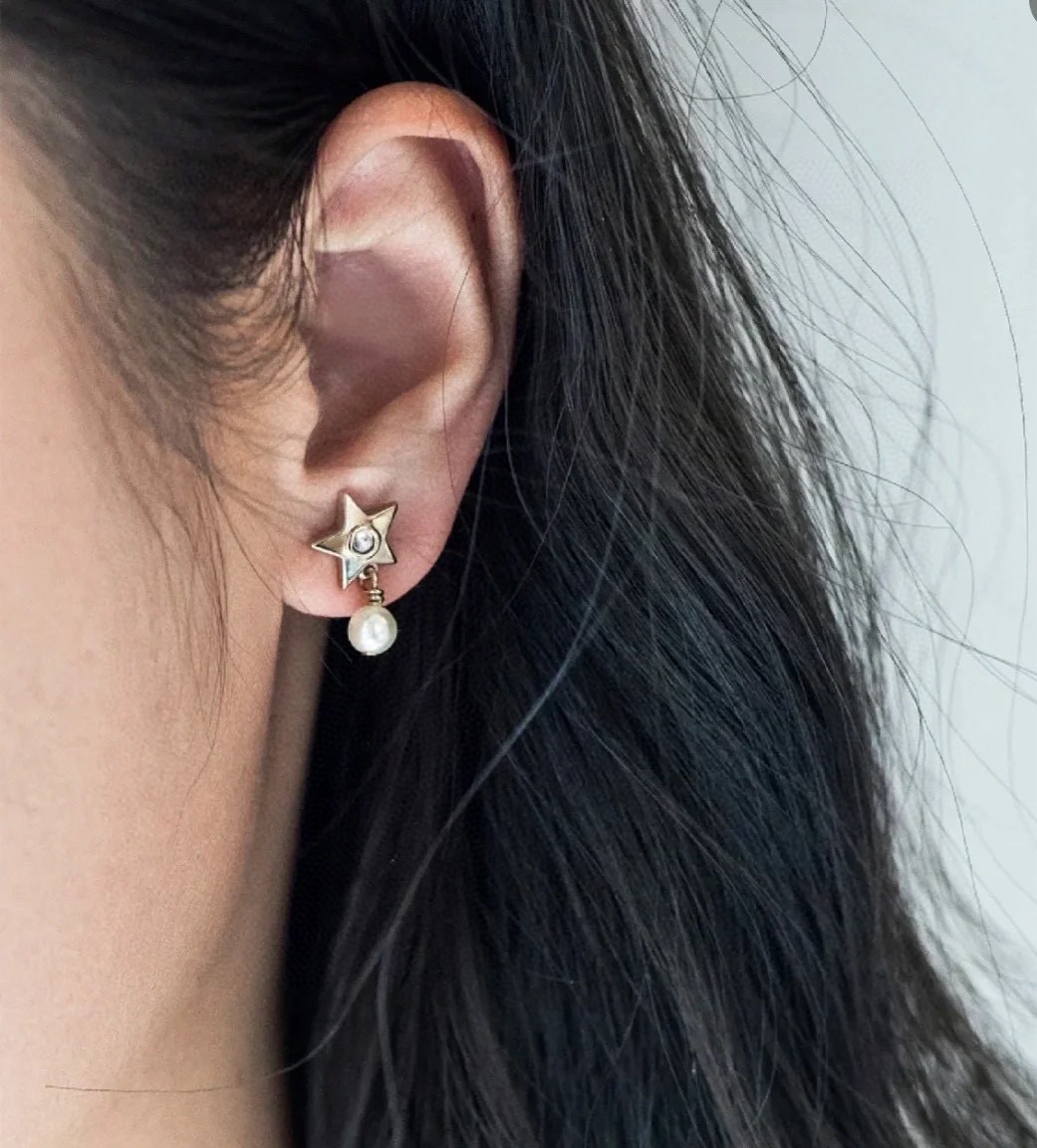 디올 핫 셀러브리티 동일 이어링