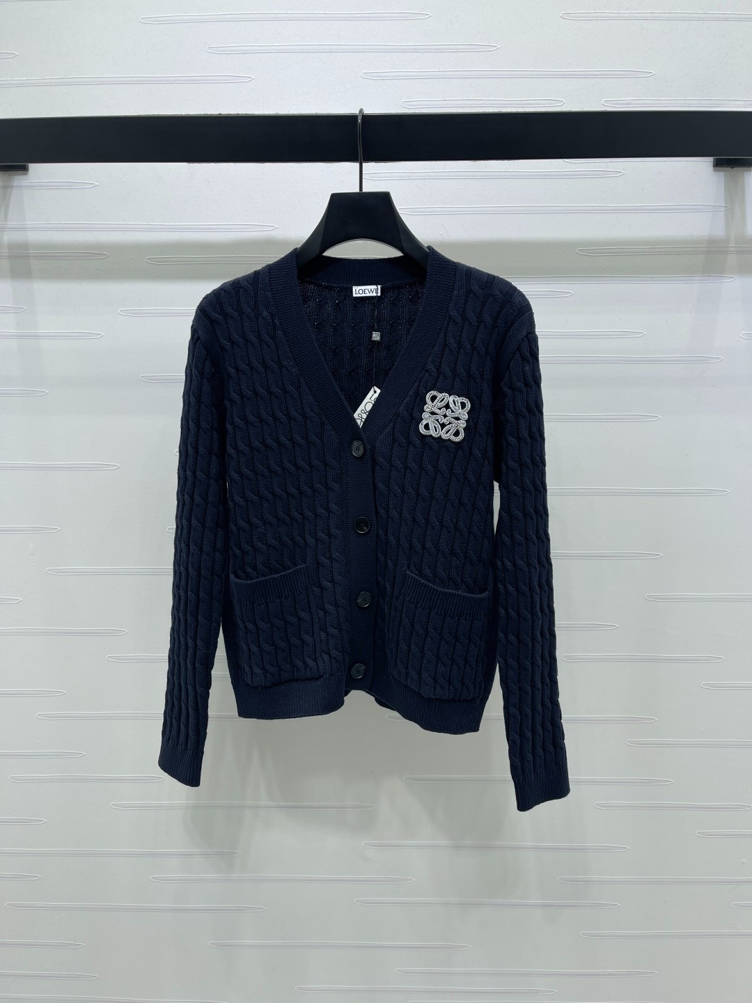 로에베 25 신상 꽈배기 브이넥 니트 카디건