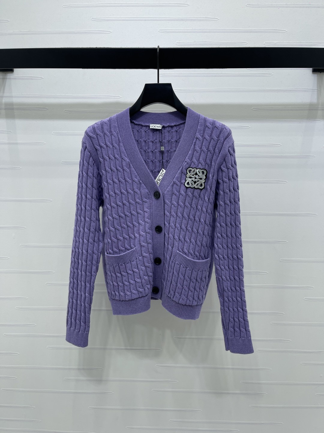 로에베 25 신상 꽈배기 브이넥 니트 카디건