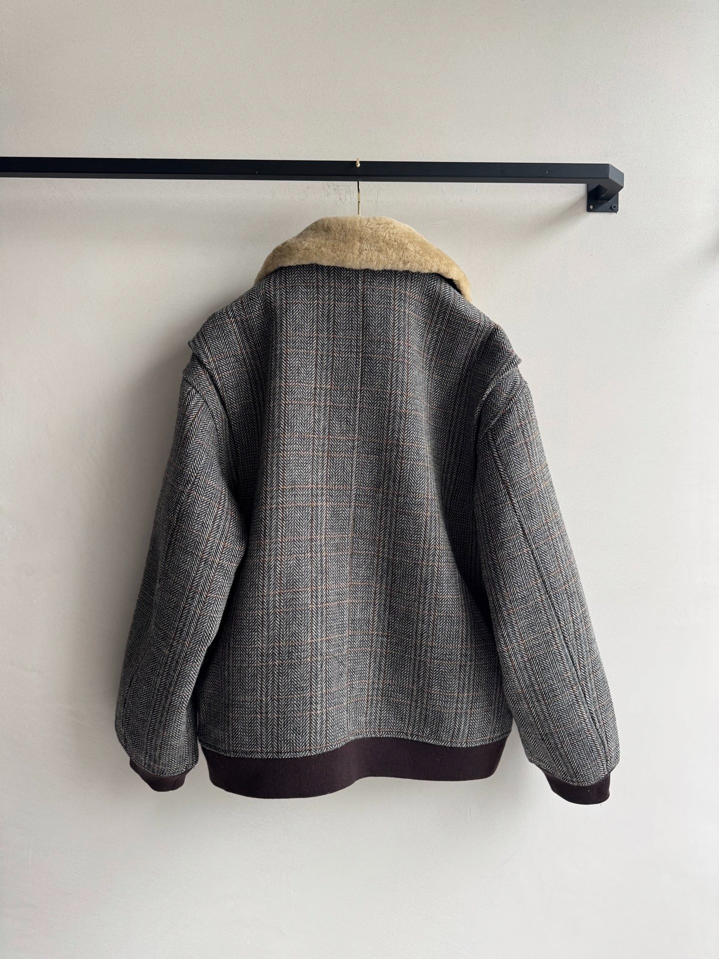 미우미우 신상 양털카라 헤링본 자켓