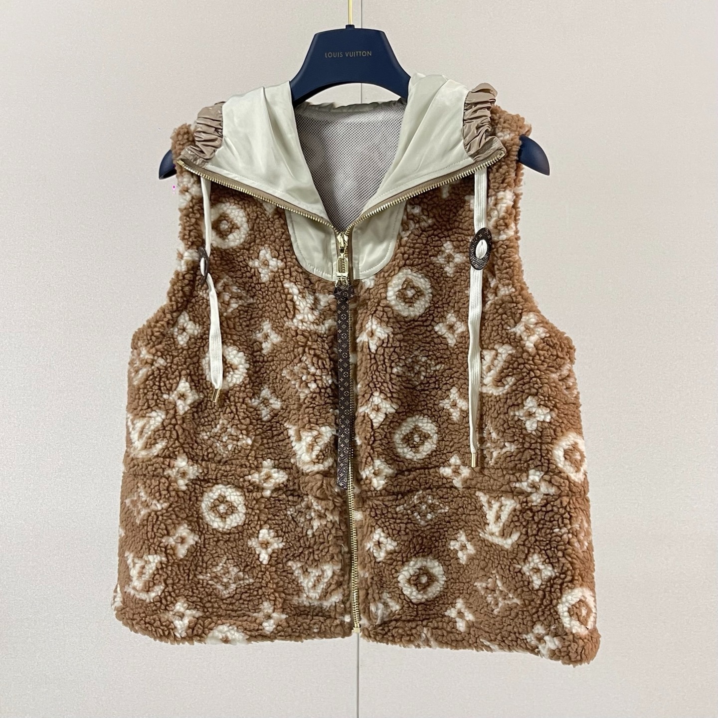 루이비통 신상 후드 패치워크 램스울 조끼