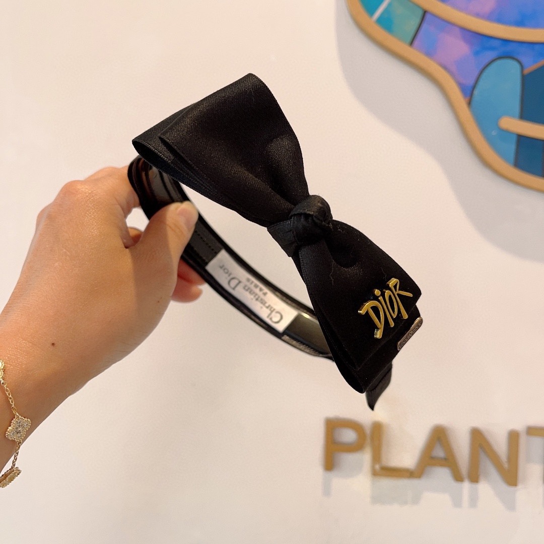 디올 신상 와이드 엣지 헤어띠