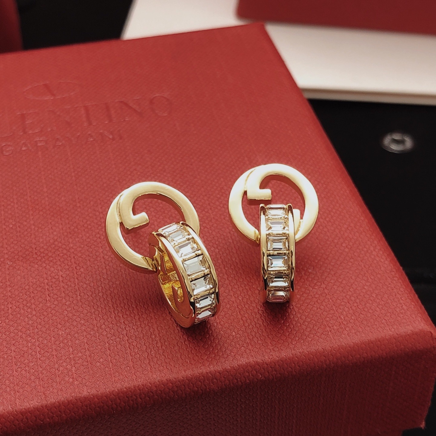 구찌 신상 광택 큐빅 이어링