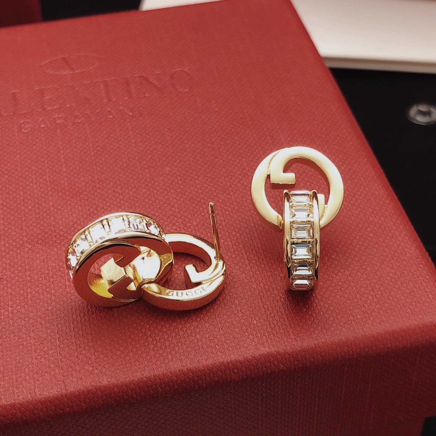 구찌 신상 광택 큐빅 이어링