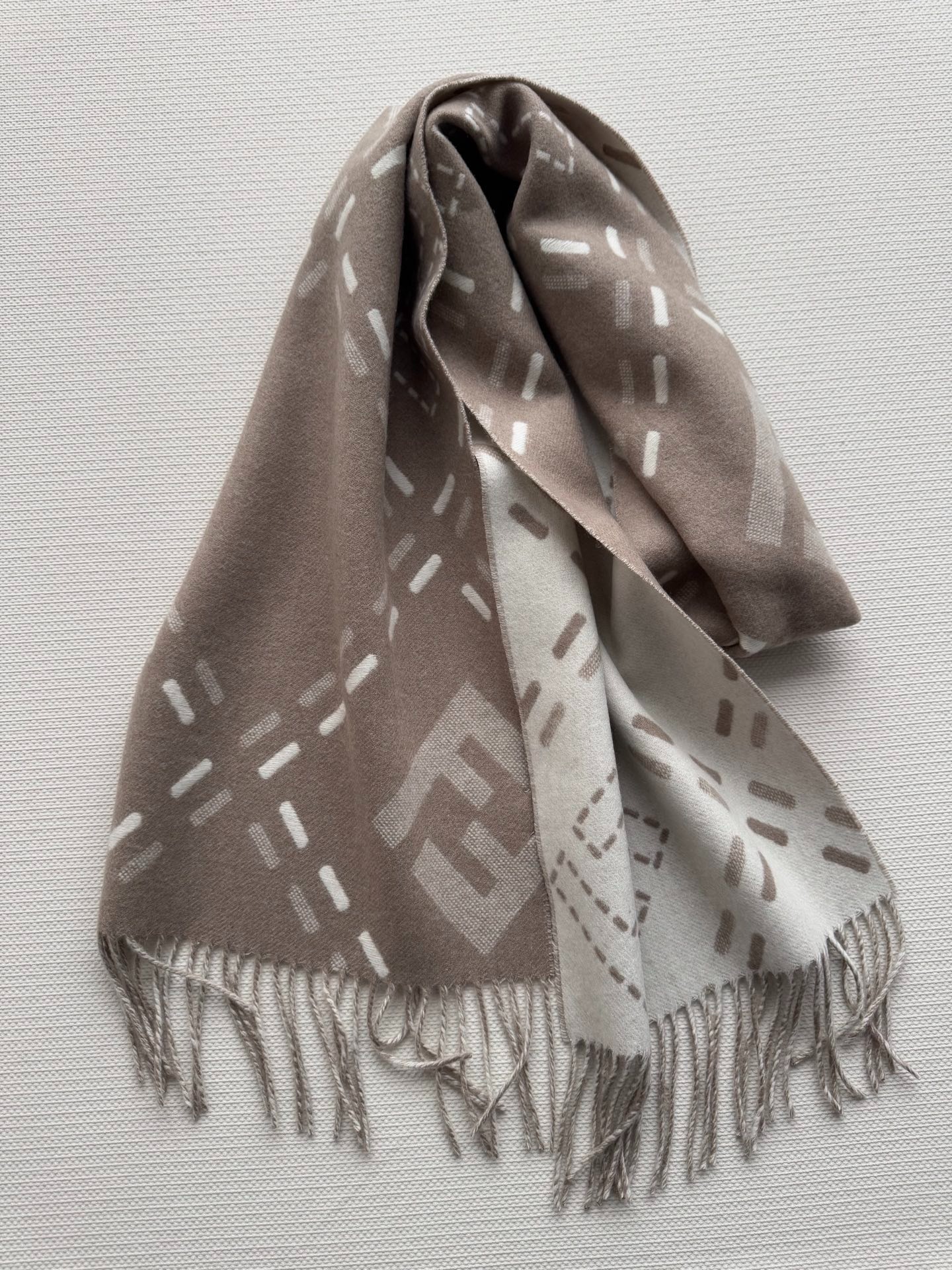 펜디 25A 핸드메이드 울 머플러