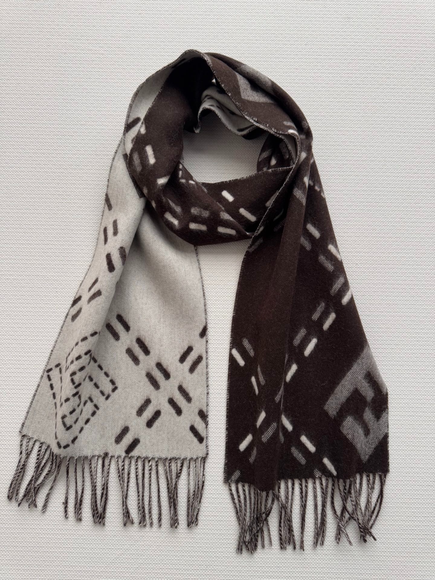 펜디 25A 핸드메이드 울 머플러