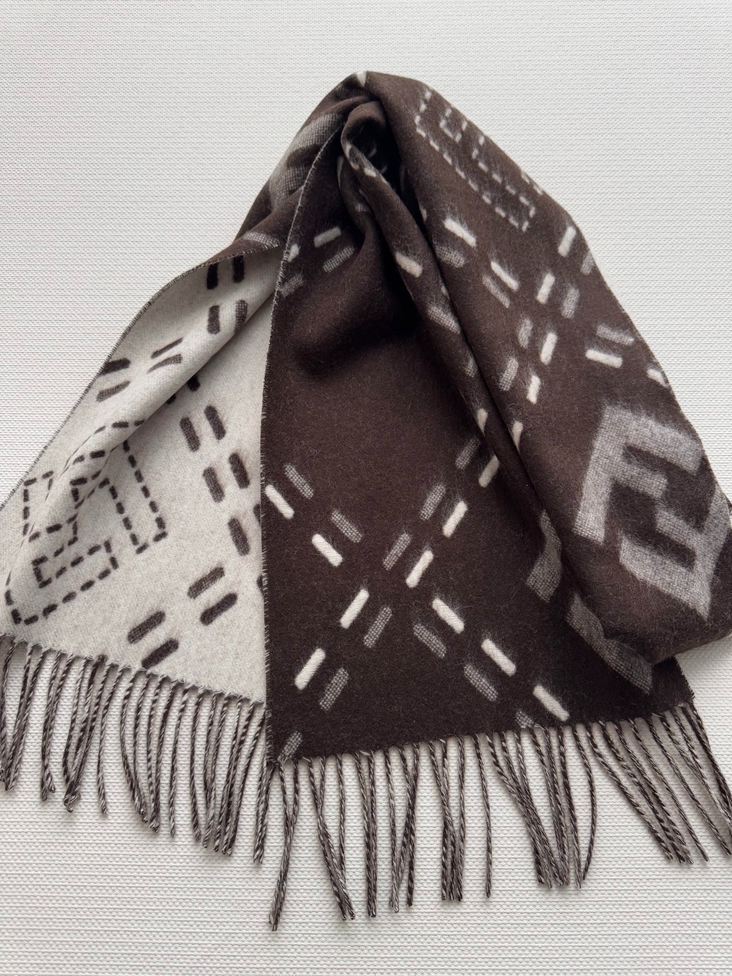 펜디 25A 핸드메이드 울 머플러