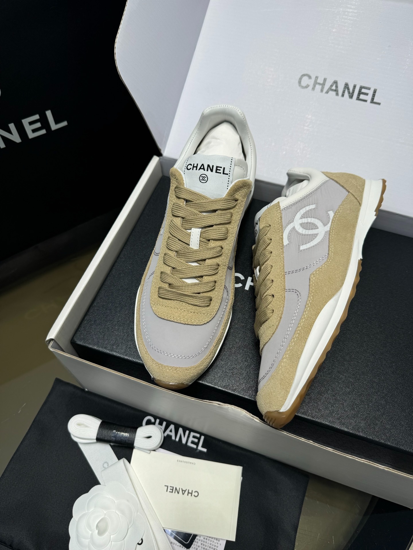 샤넬 26P 스프링 스니커즈