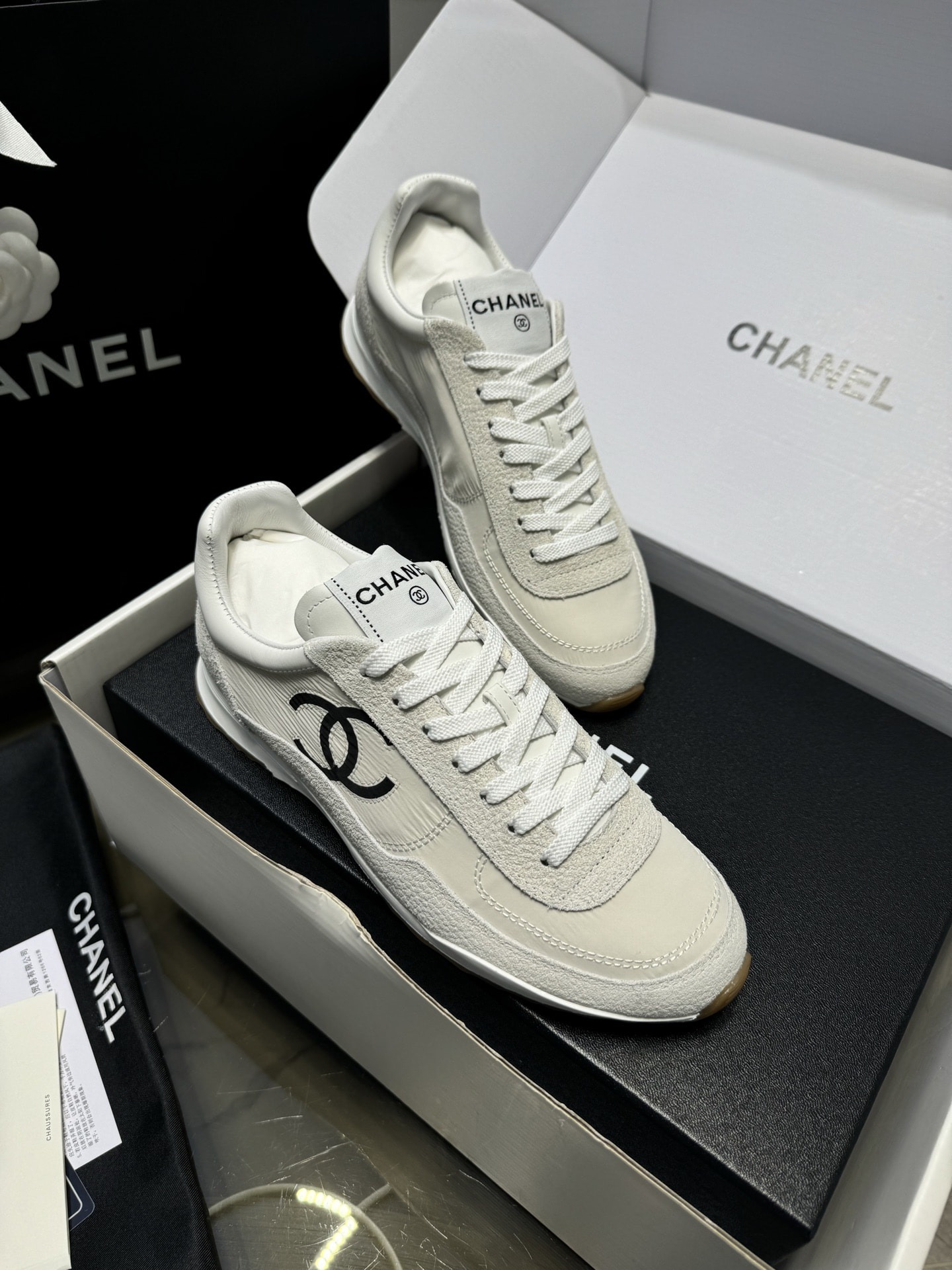 샤넬 26P 스프링 스니커즈