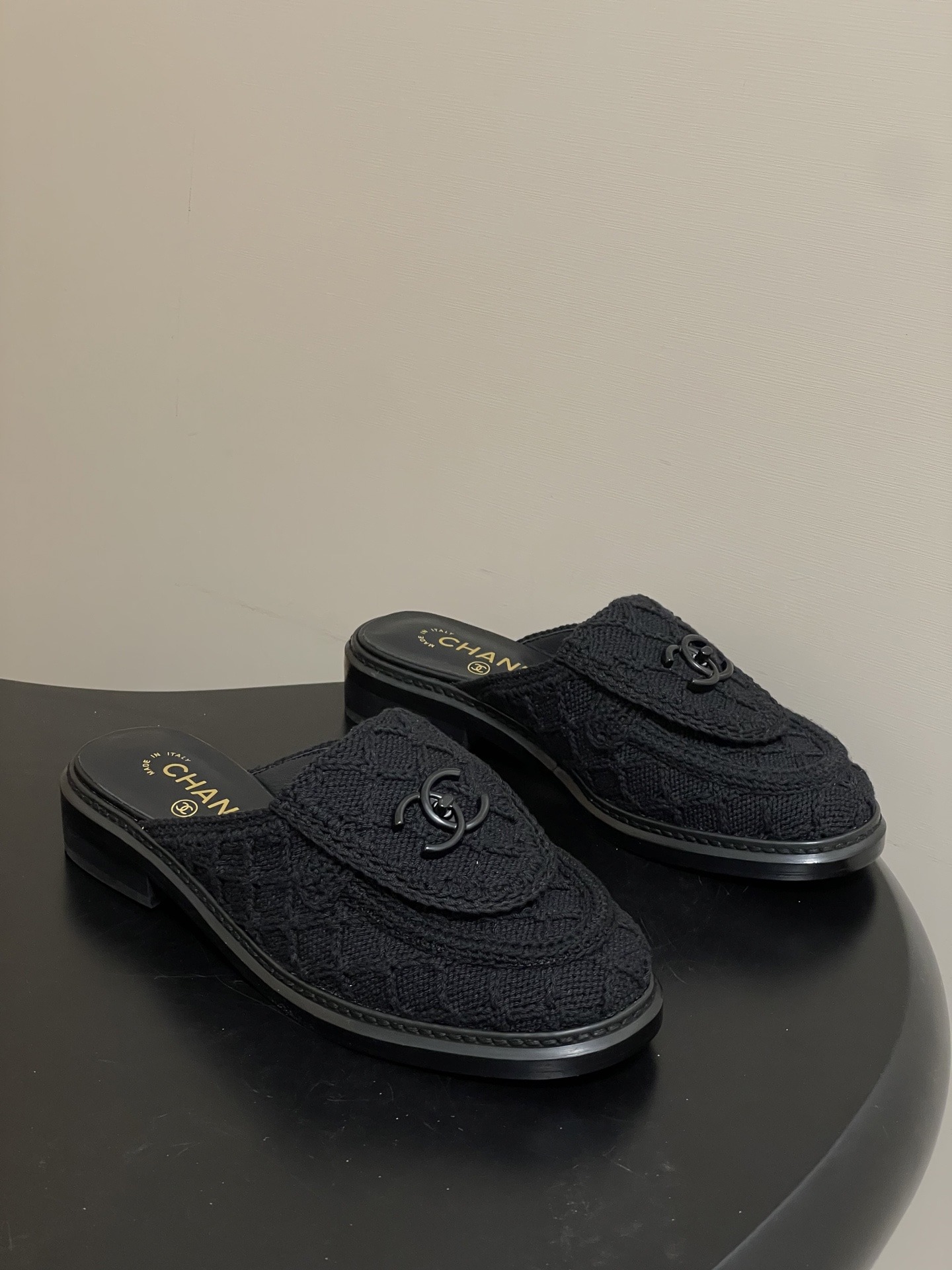 샤넬 신상 클래식 세미 슬리퍼