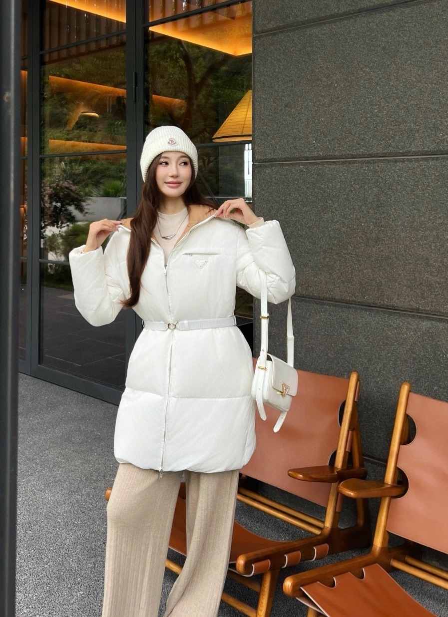프라다 리나일론 벨트 다운 패딩