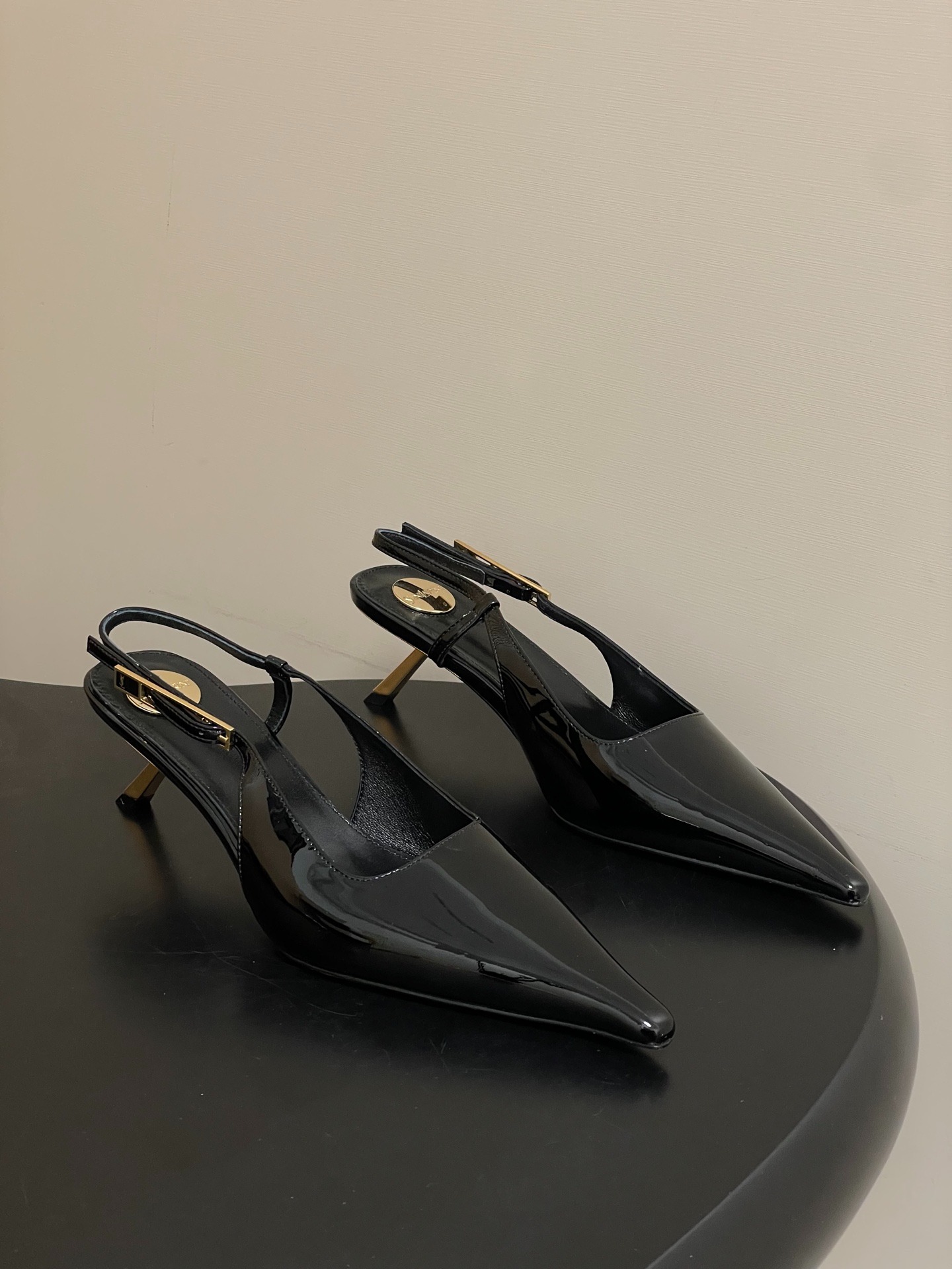 입생로랑 26 봄여름 신상 스틸레토 샌들