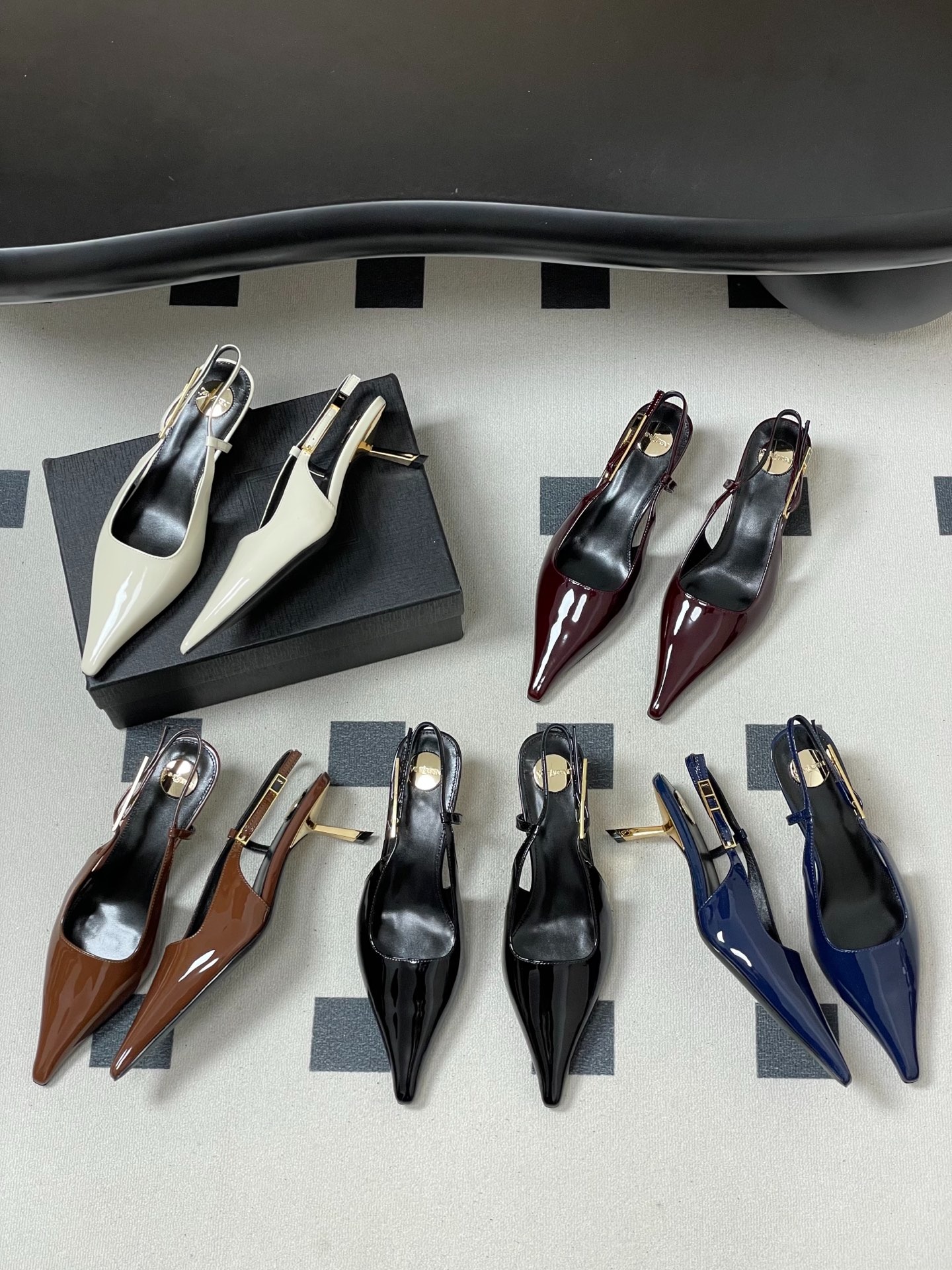 입생로랑 26 봄여름 신상 스틸레토 샌들