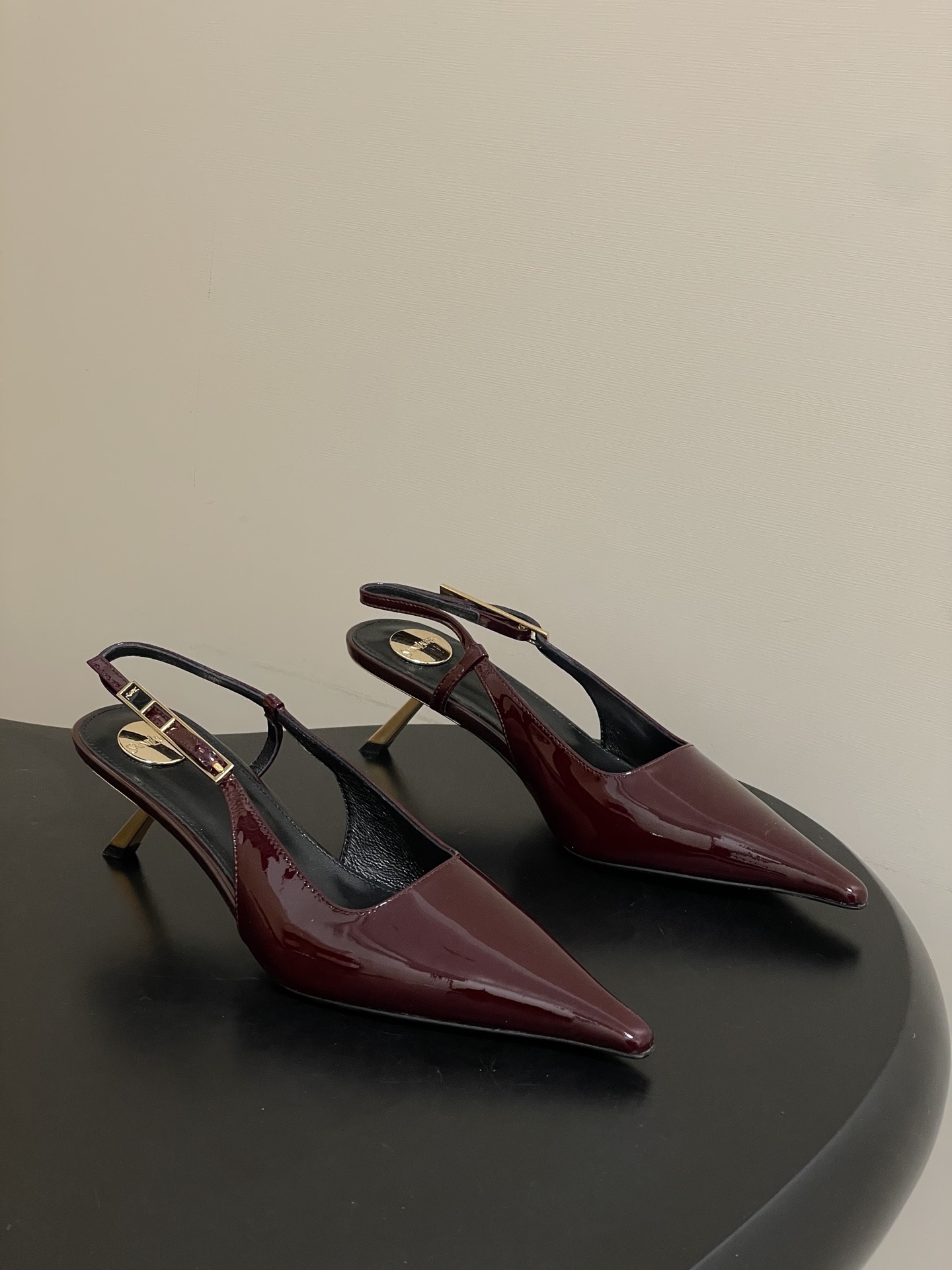 입생로랑 26 봄여름 신상 스틸레토 샌들