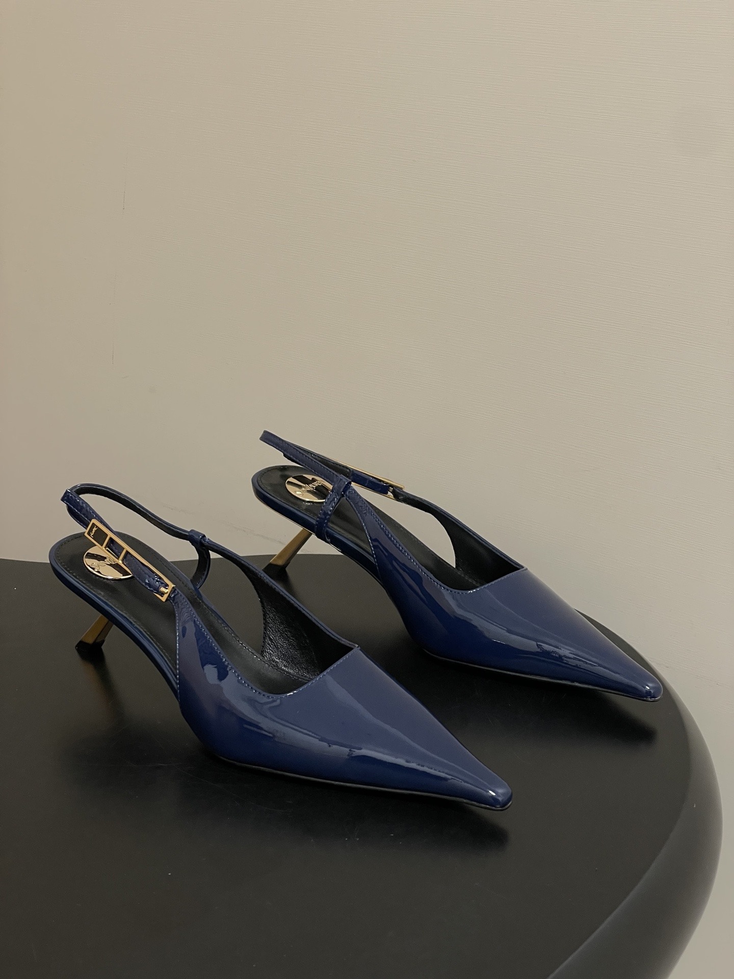 입생로랑 26 봄여름 신상 스틸레토 샌들