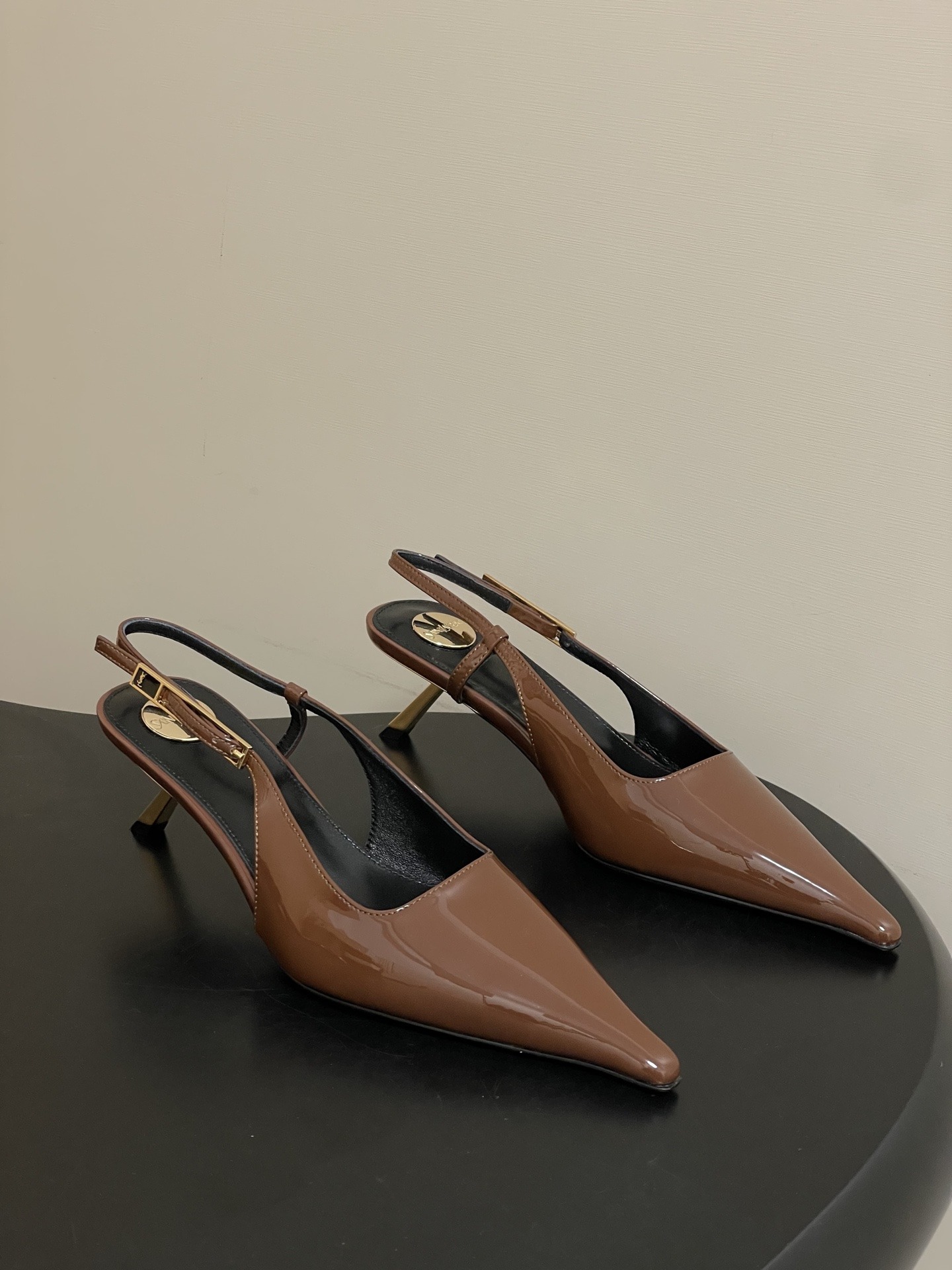 입생로랑 26 봄여름 신상 스틸레토 샌들