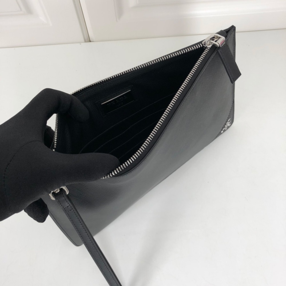 프라* 사피아노 가죽 클러치 2NG005