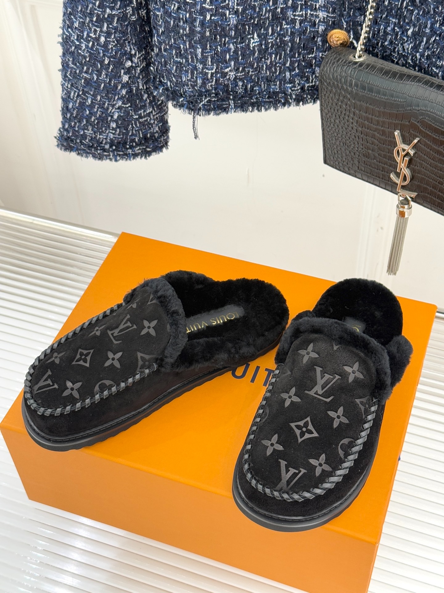루이비통 25WF 신상 털 슬리퍼